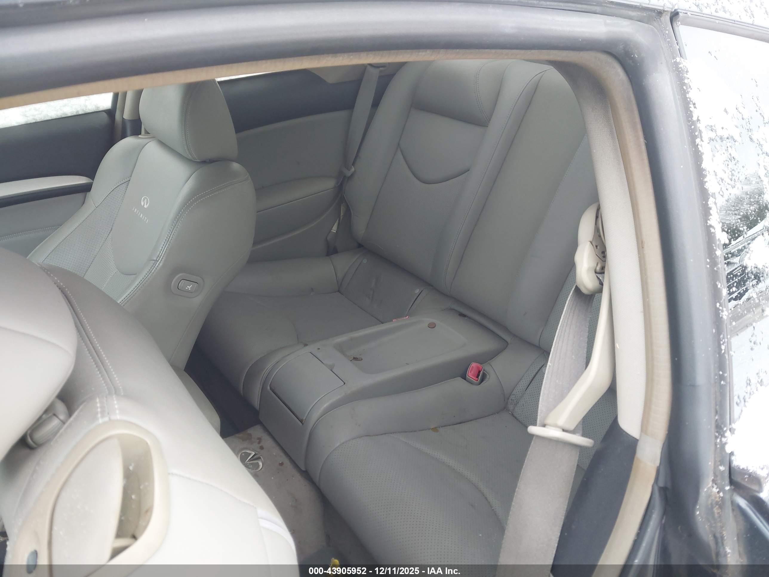 INFINITI G37 image 8
