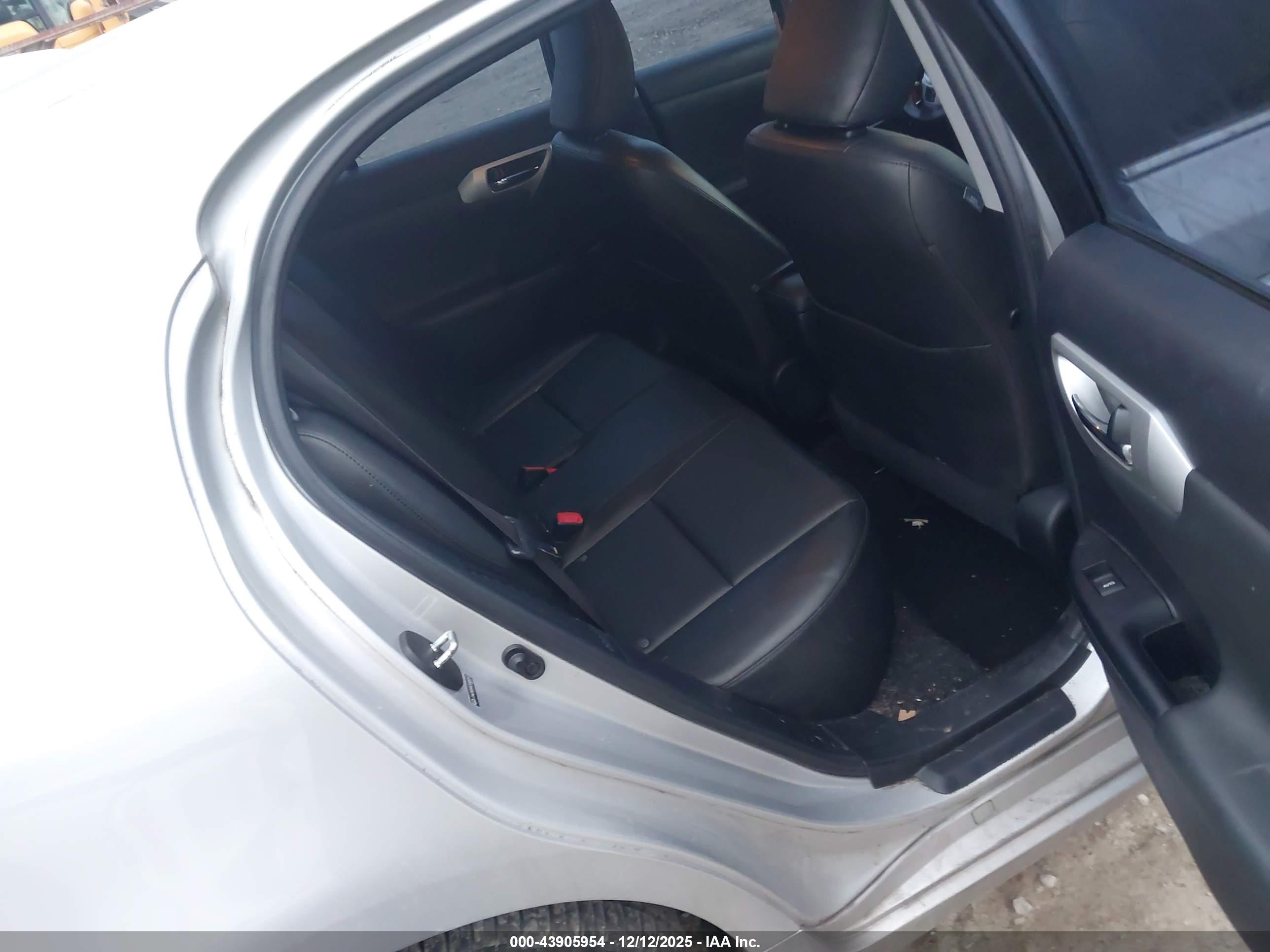 LEXUS CT image 8