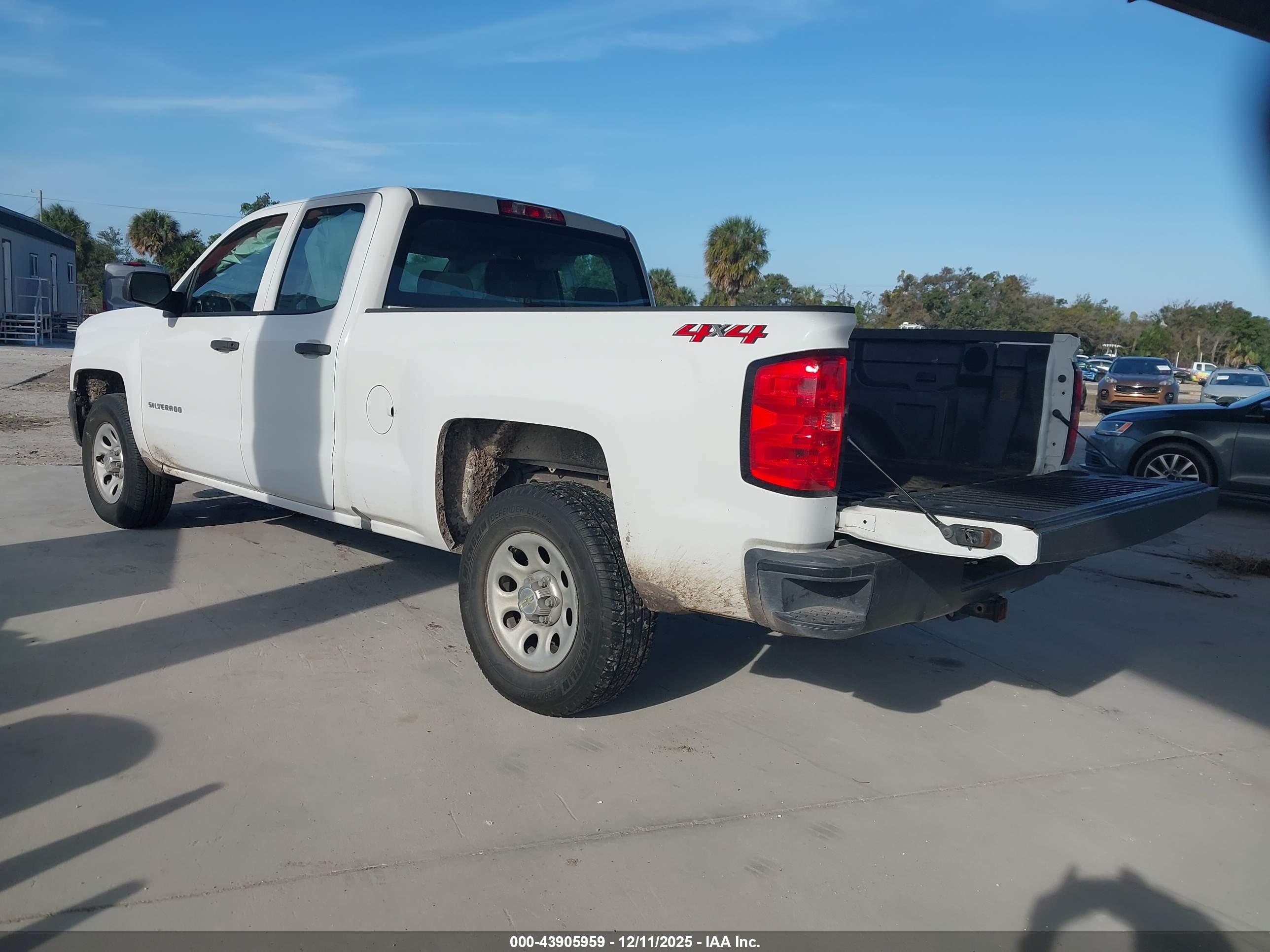 CHEVROLET SILVERADO image 3