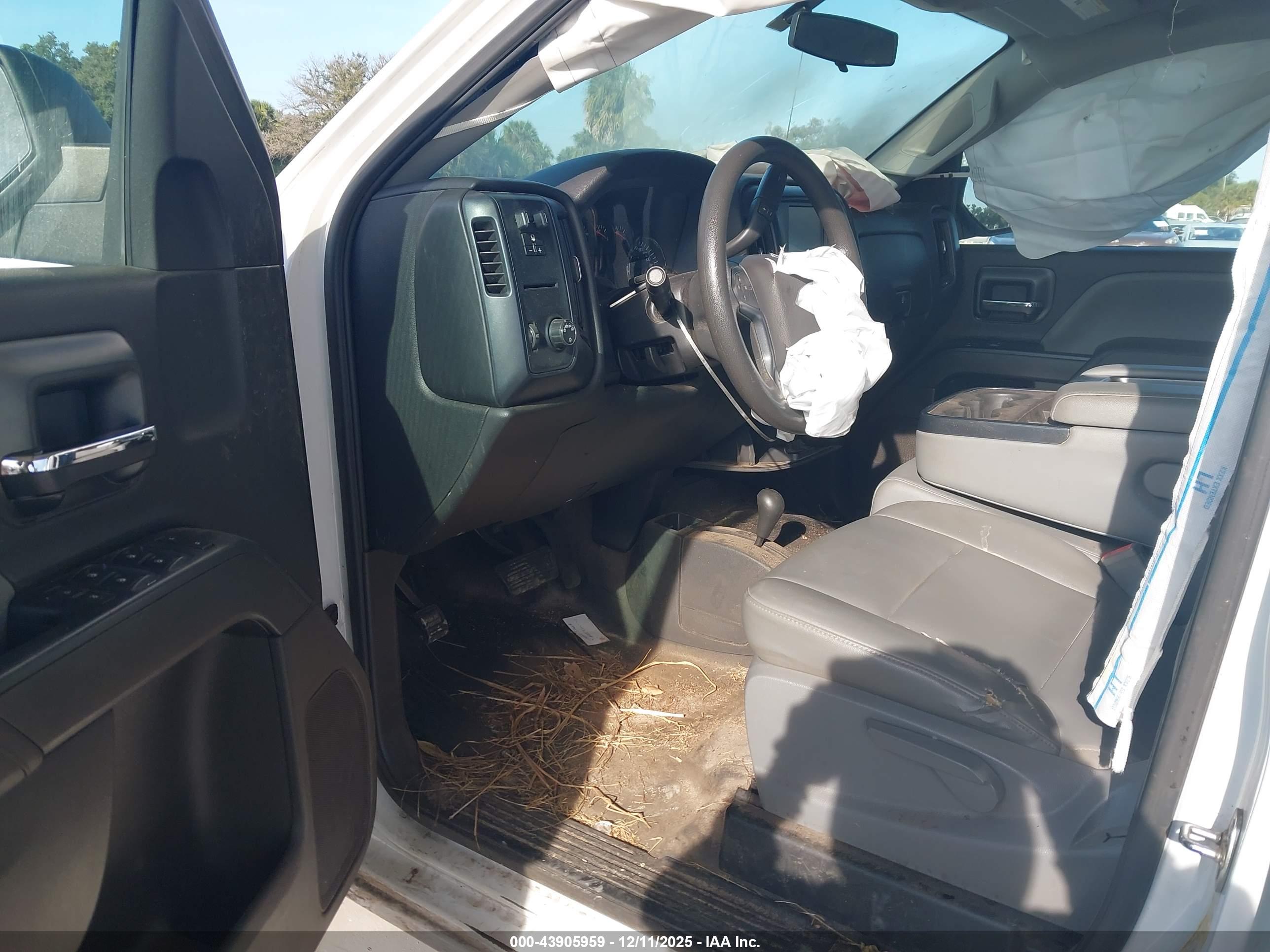 CHEVROLET SILVERADO image 5