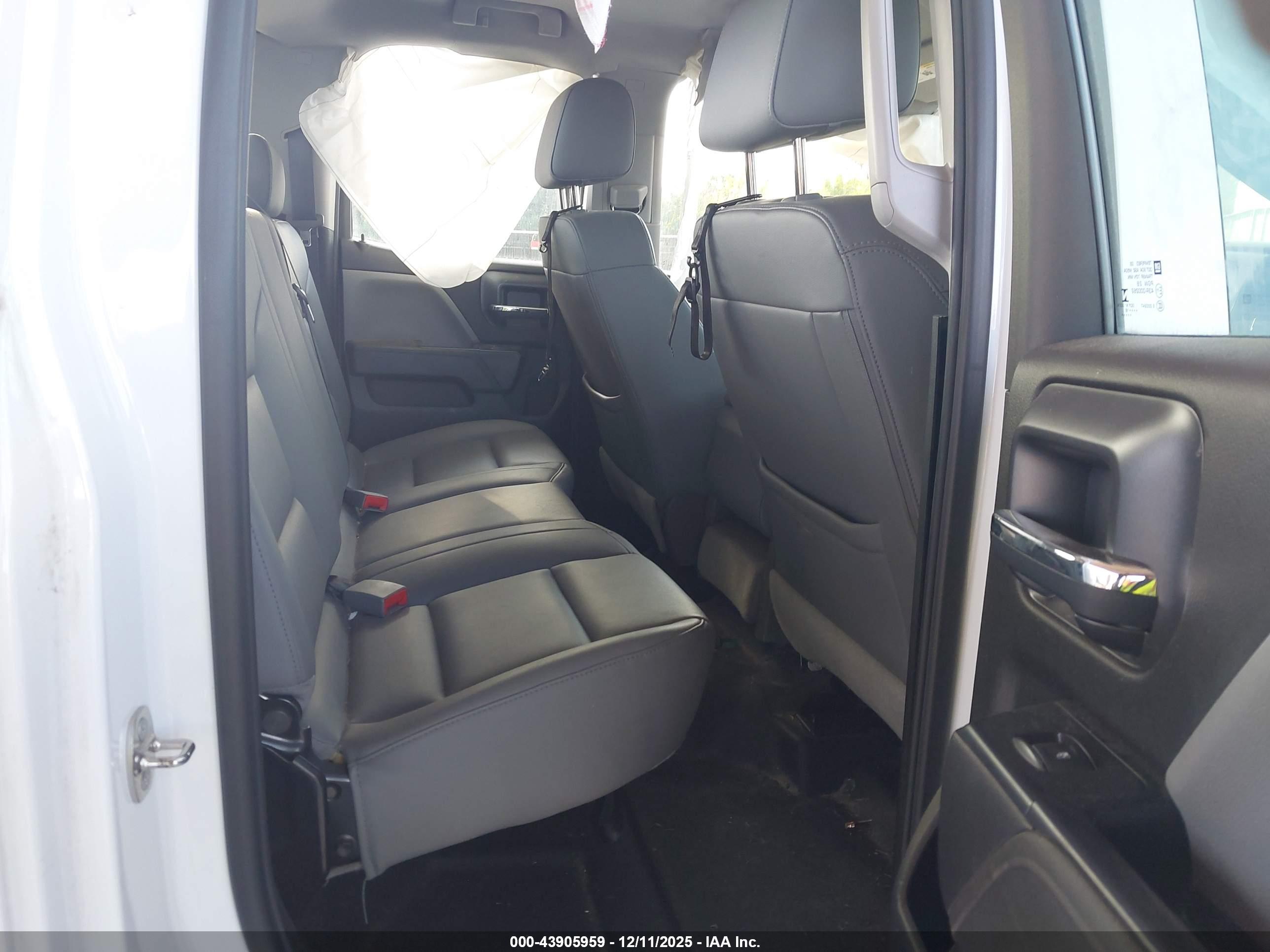 CHEVROLET SILVERADO image 8