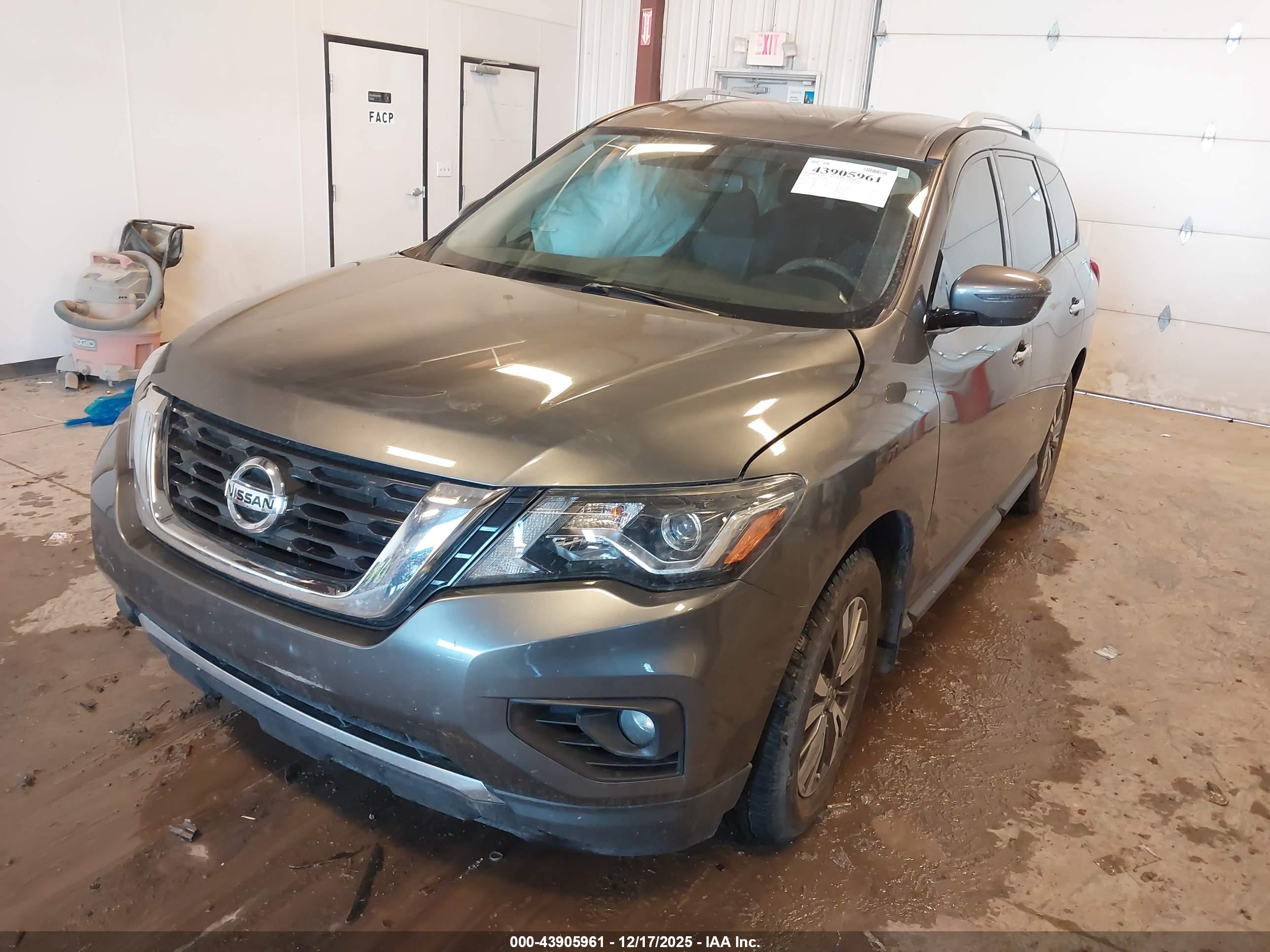 NISSAN PATHFINDER image 2