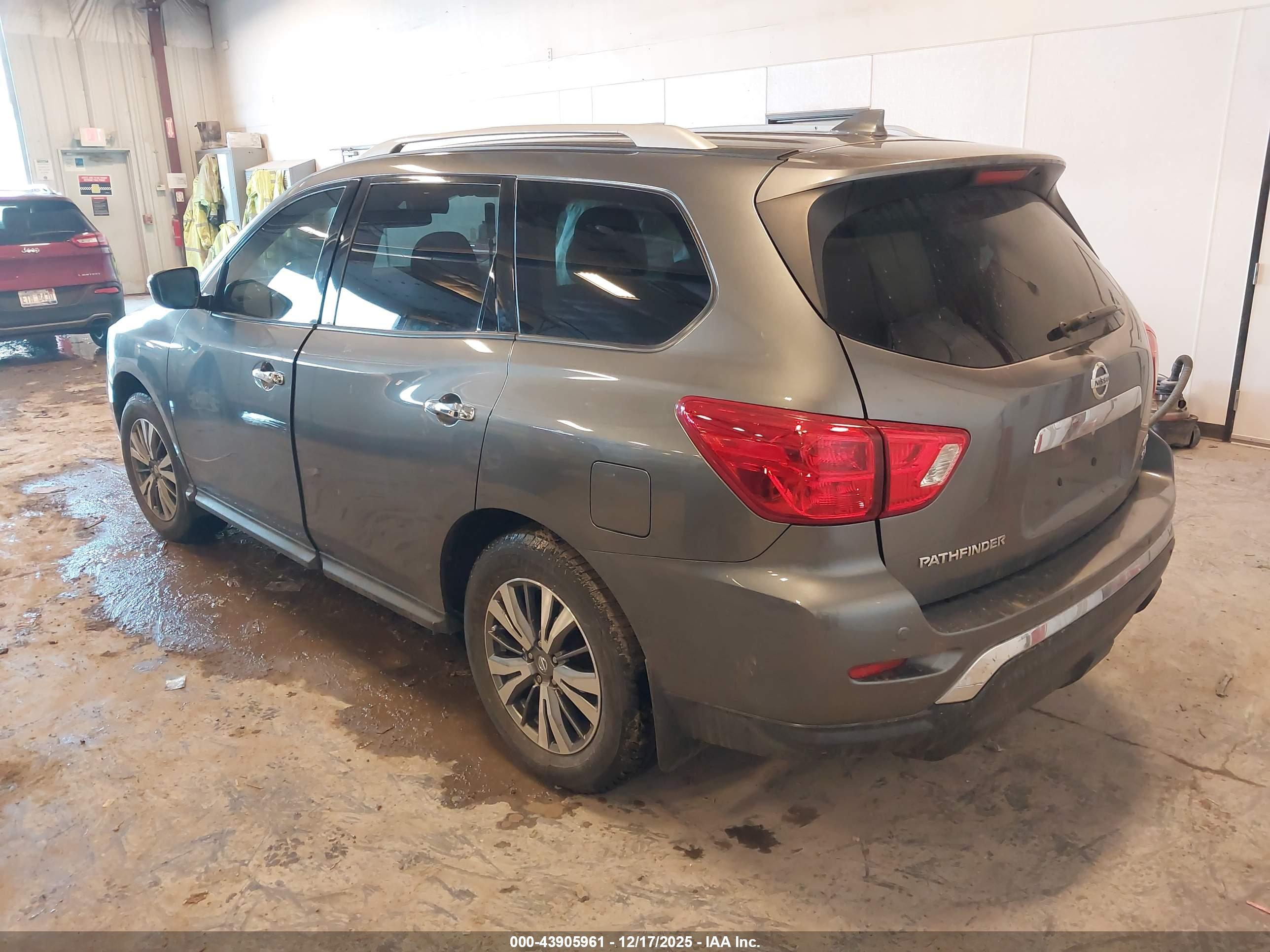 NISSAN PATHFINDER image 3