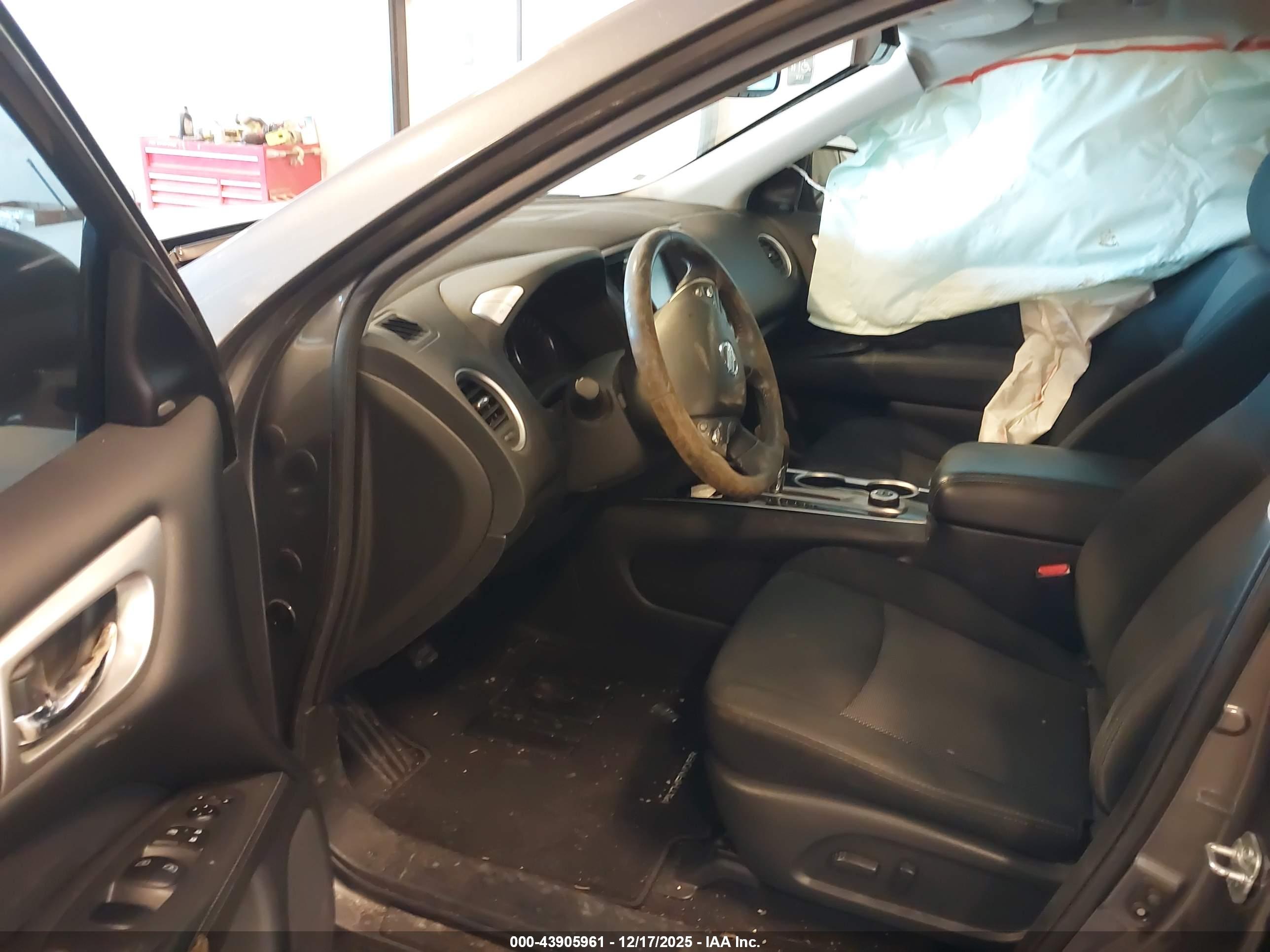 NISSAN PATHFINDER image 5