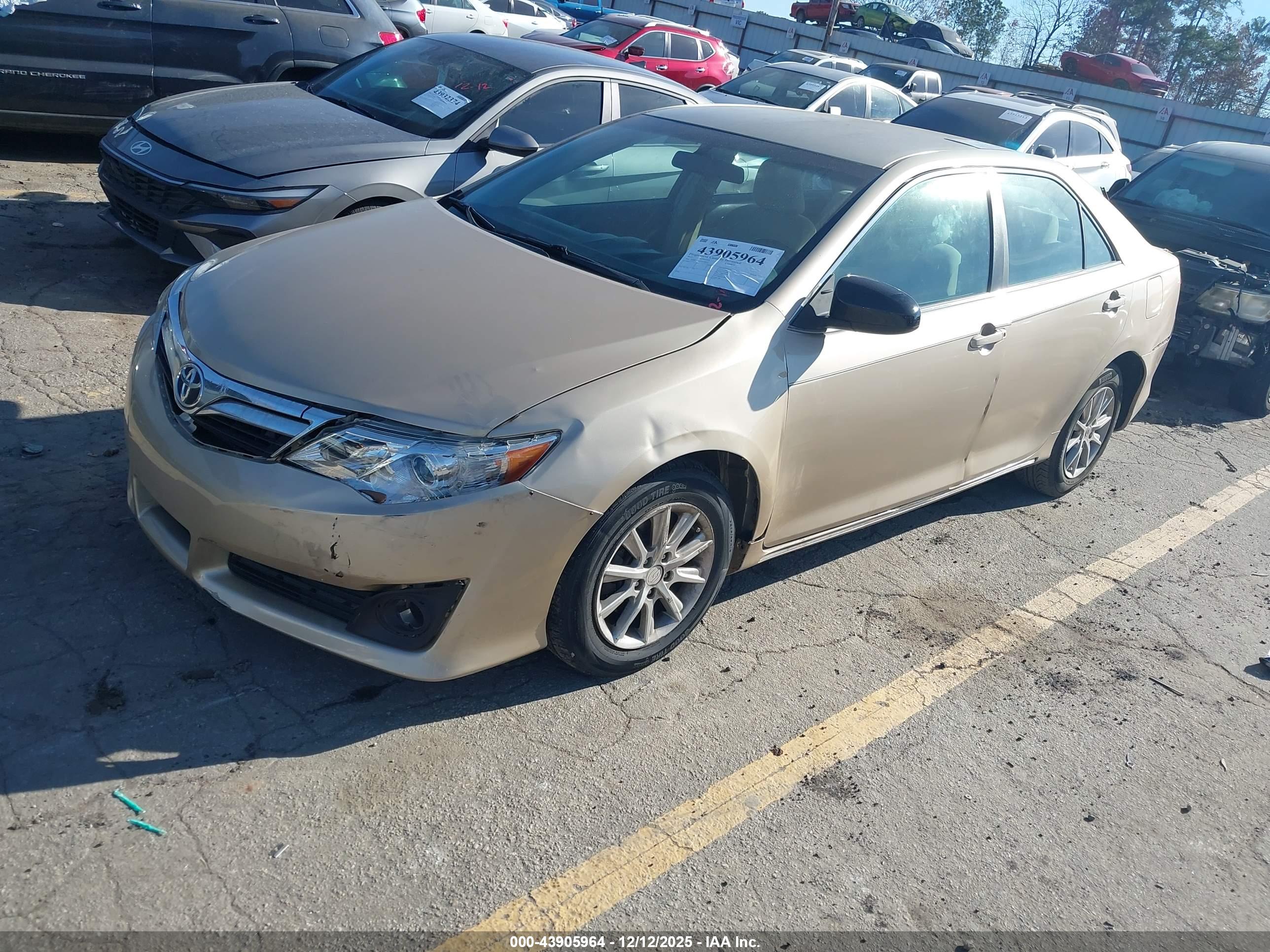 TOYOTA CAMRY image 2