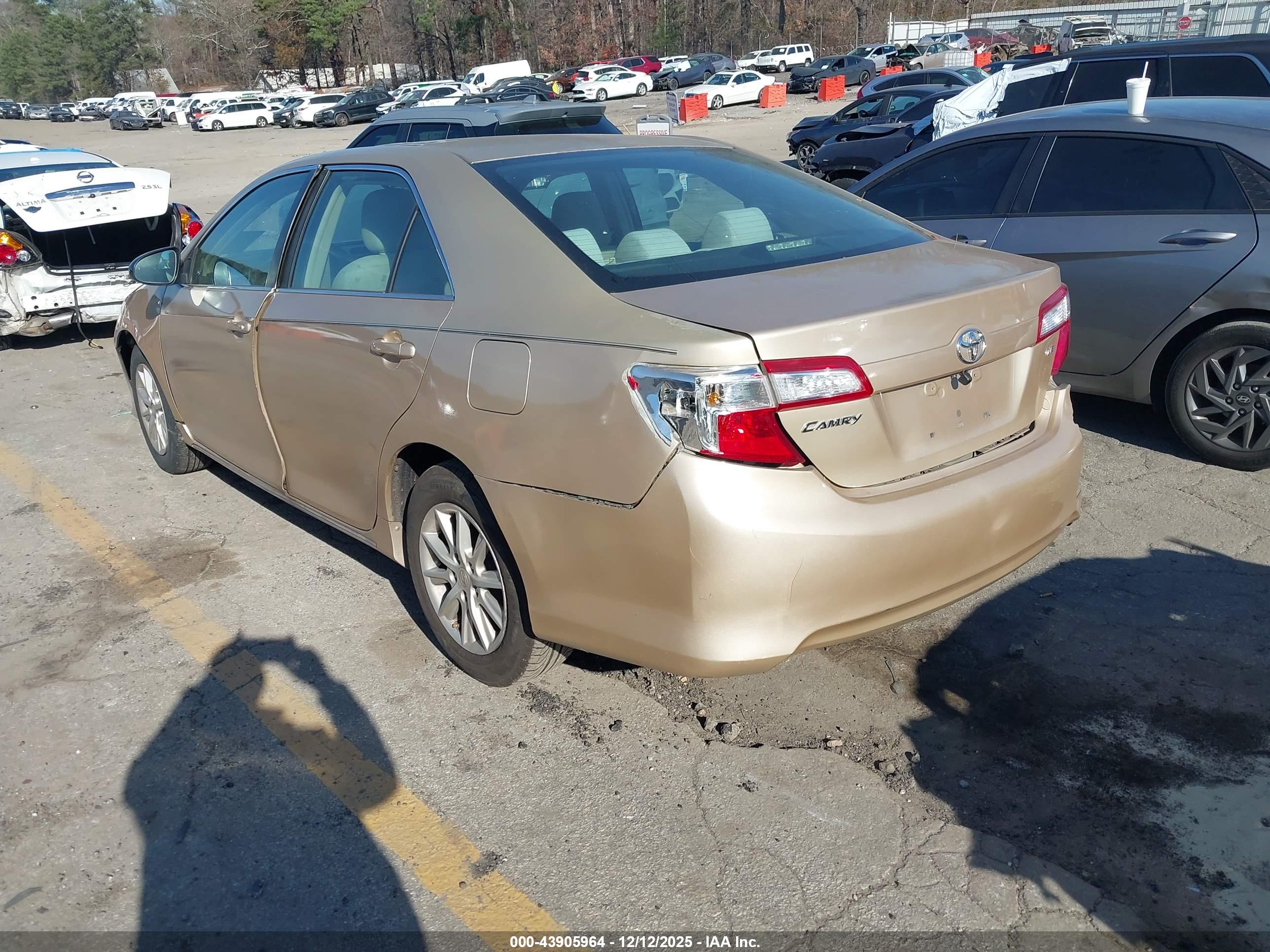 TOYOTA CAMRY image 3