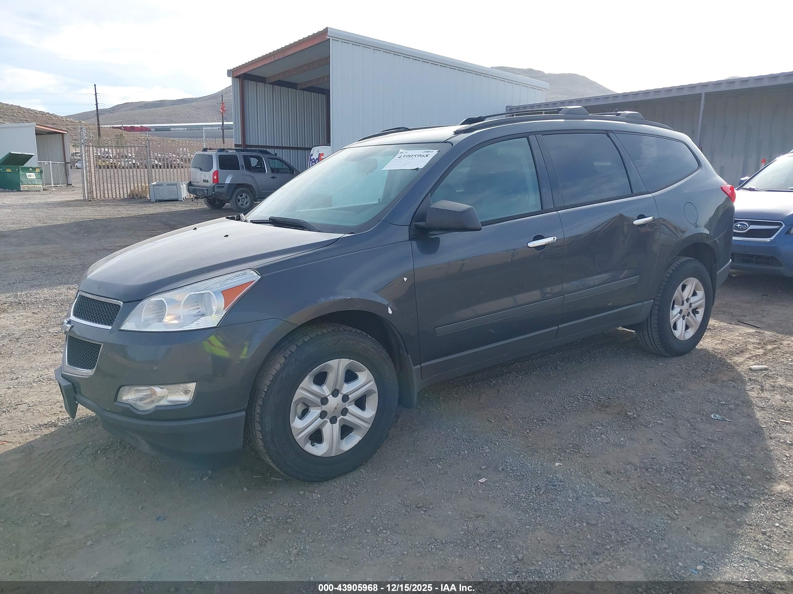CHEVROLET TRAVERSE image 2
