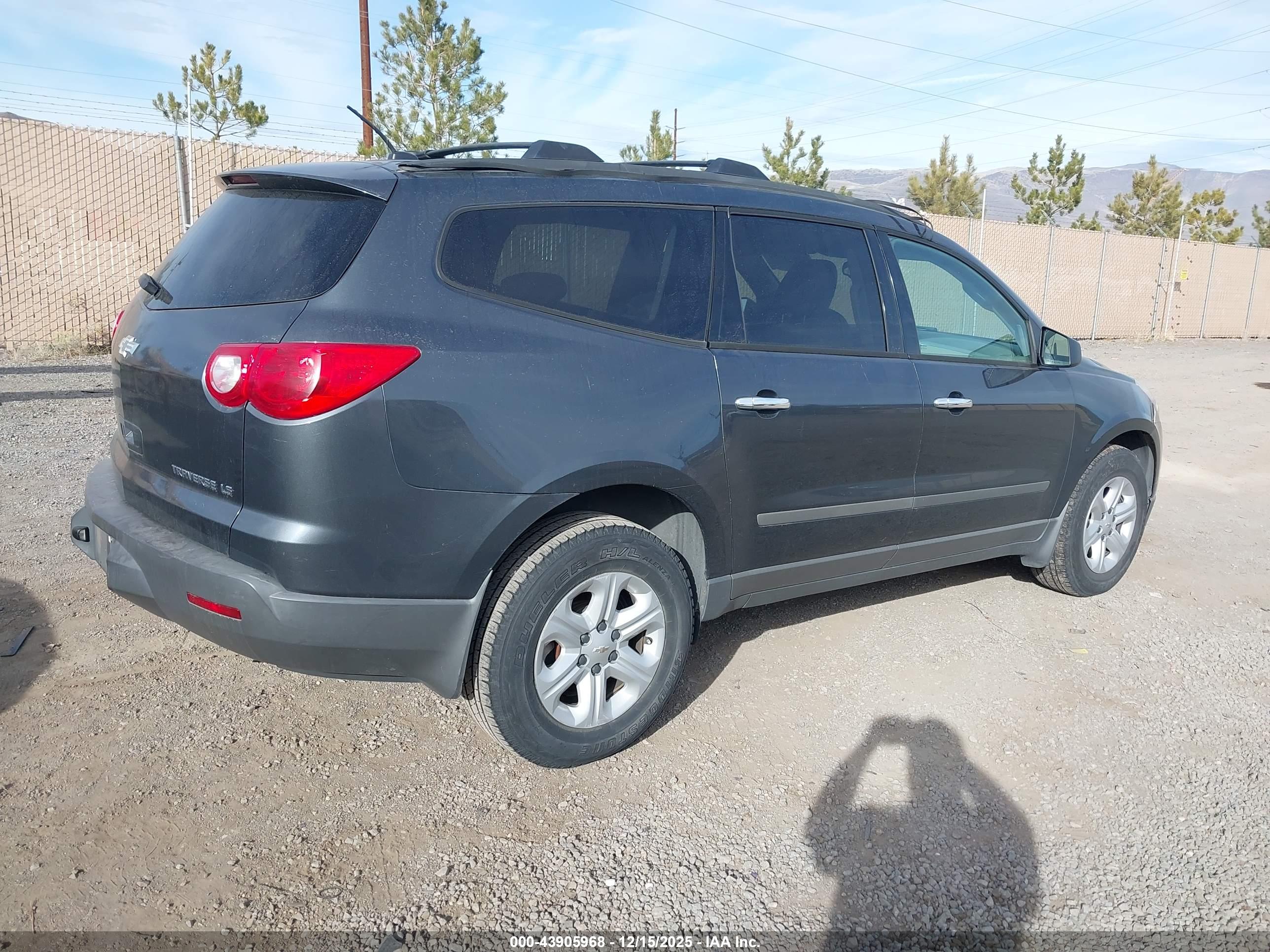 CHEVROLET TRAVERSE image 4