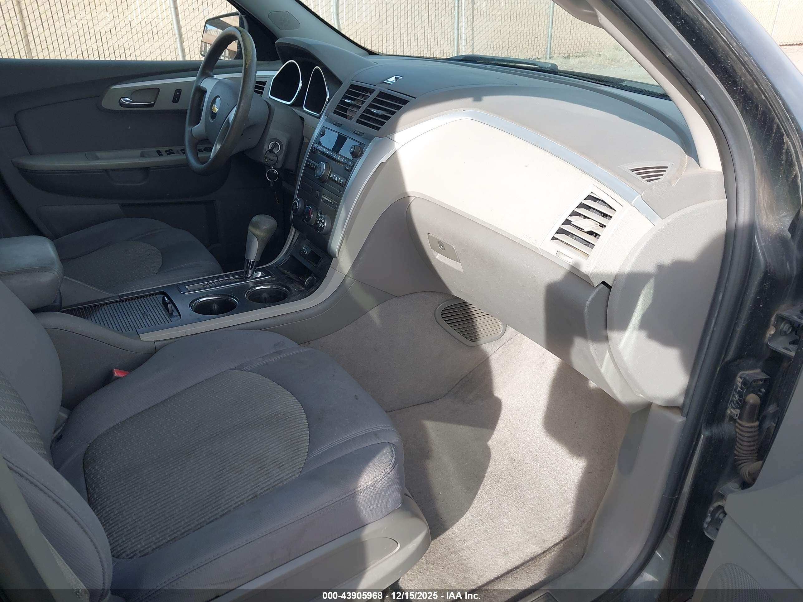 CHEVROLET TRAVERSE image 5