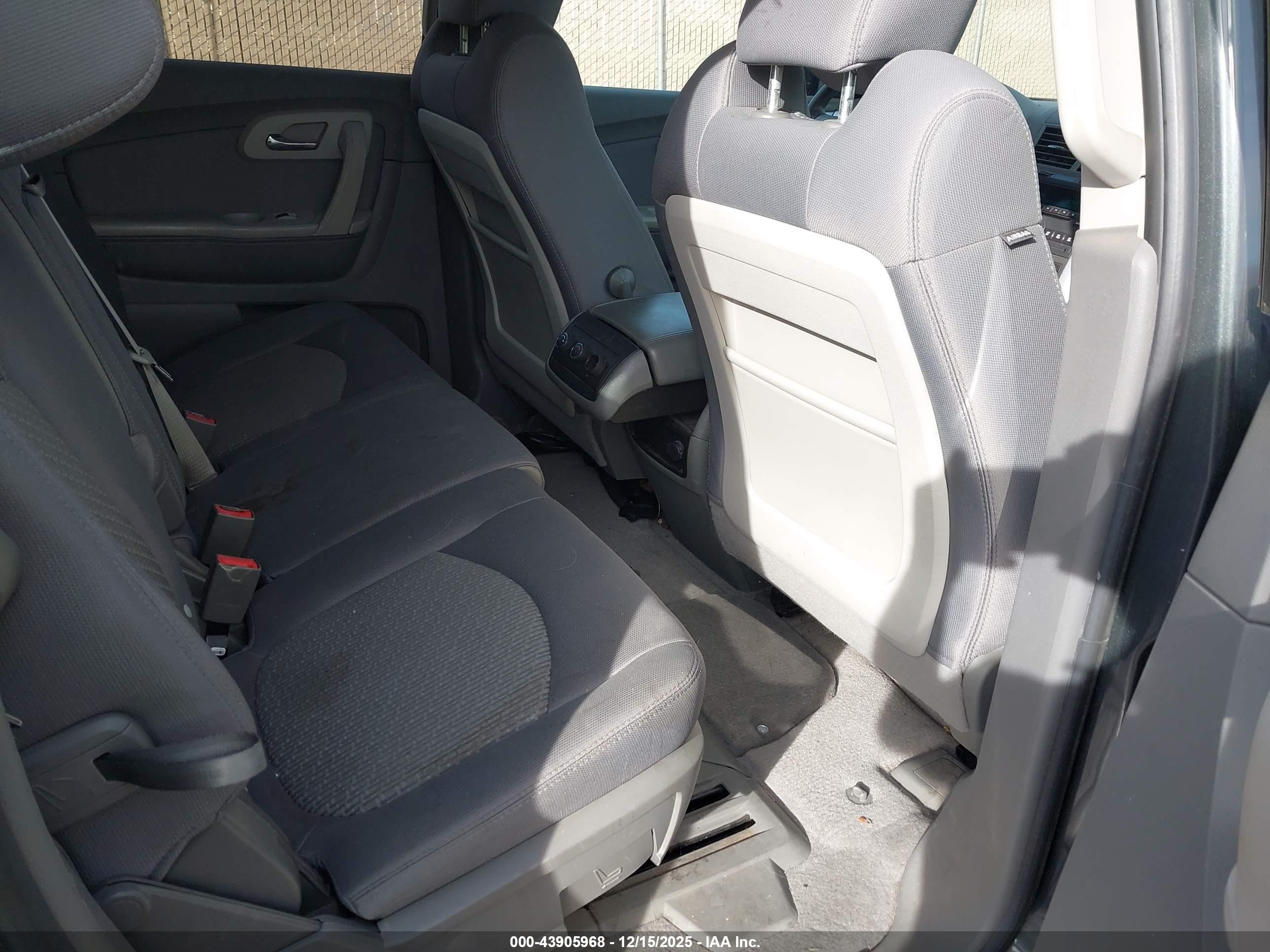 CHEVROLET TRAVERSE image 8