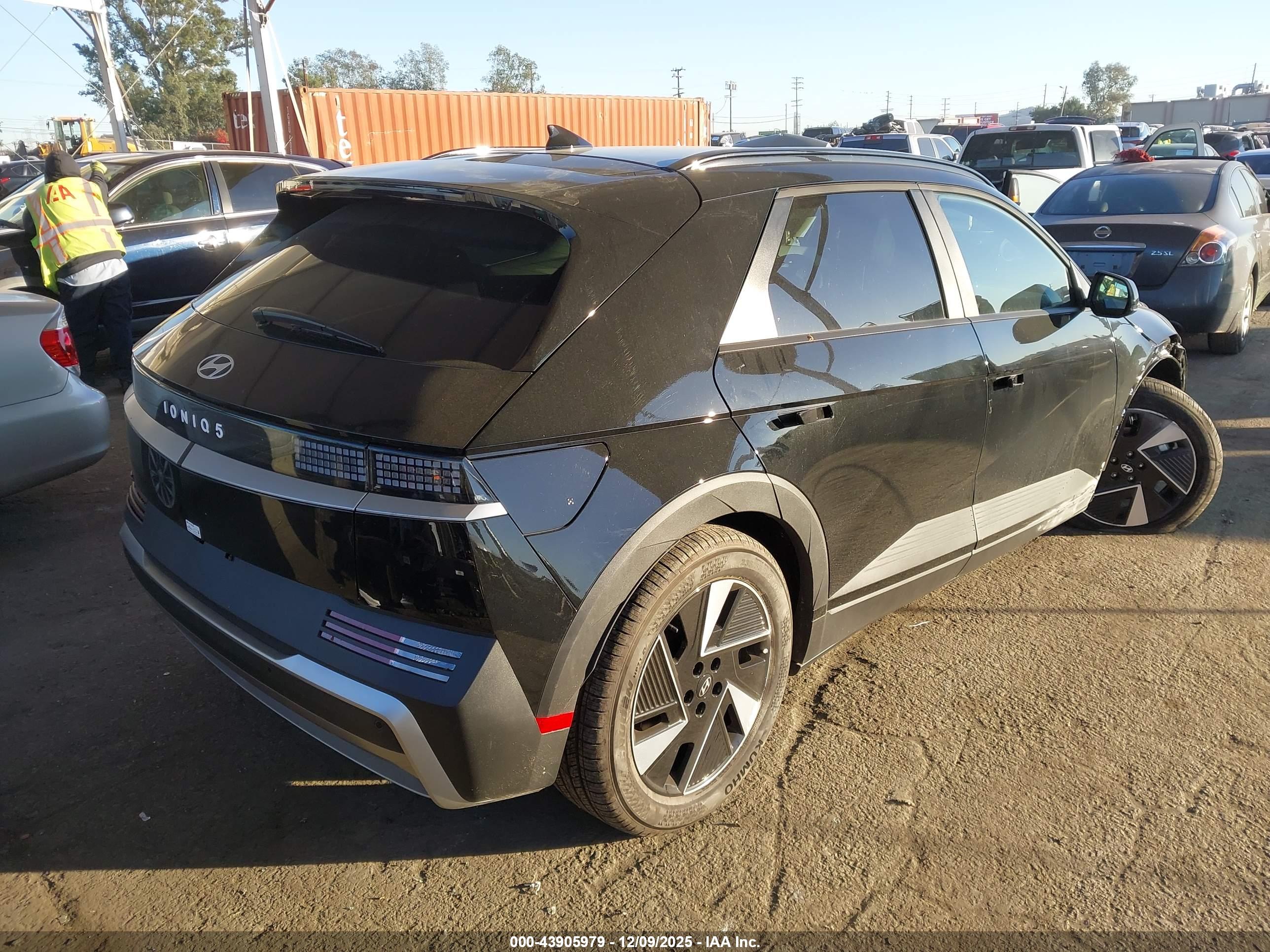 HYUNDAI IONIQ image 4
