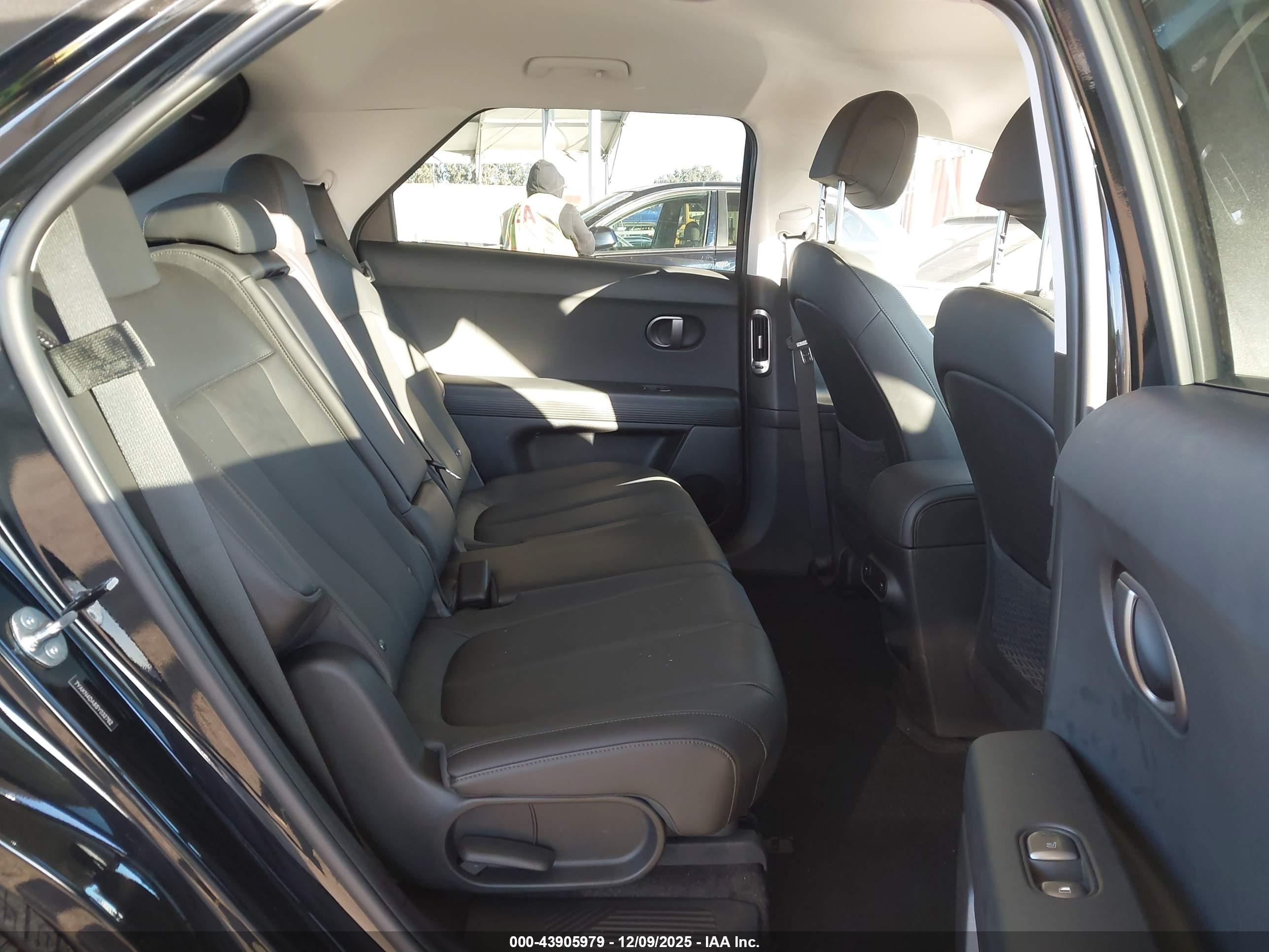 HYUNDAI IONIQ image 8