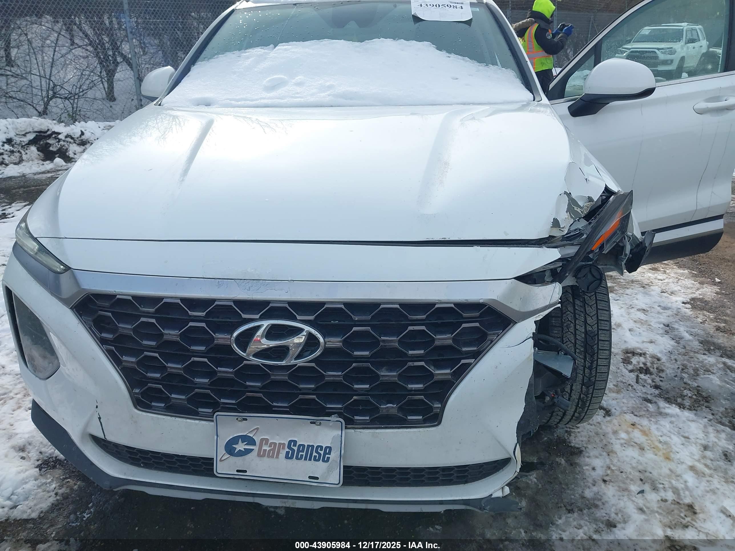 HYUNDAI SANTA image 10