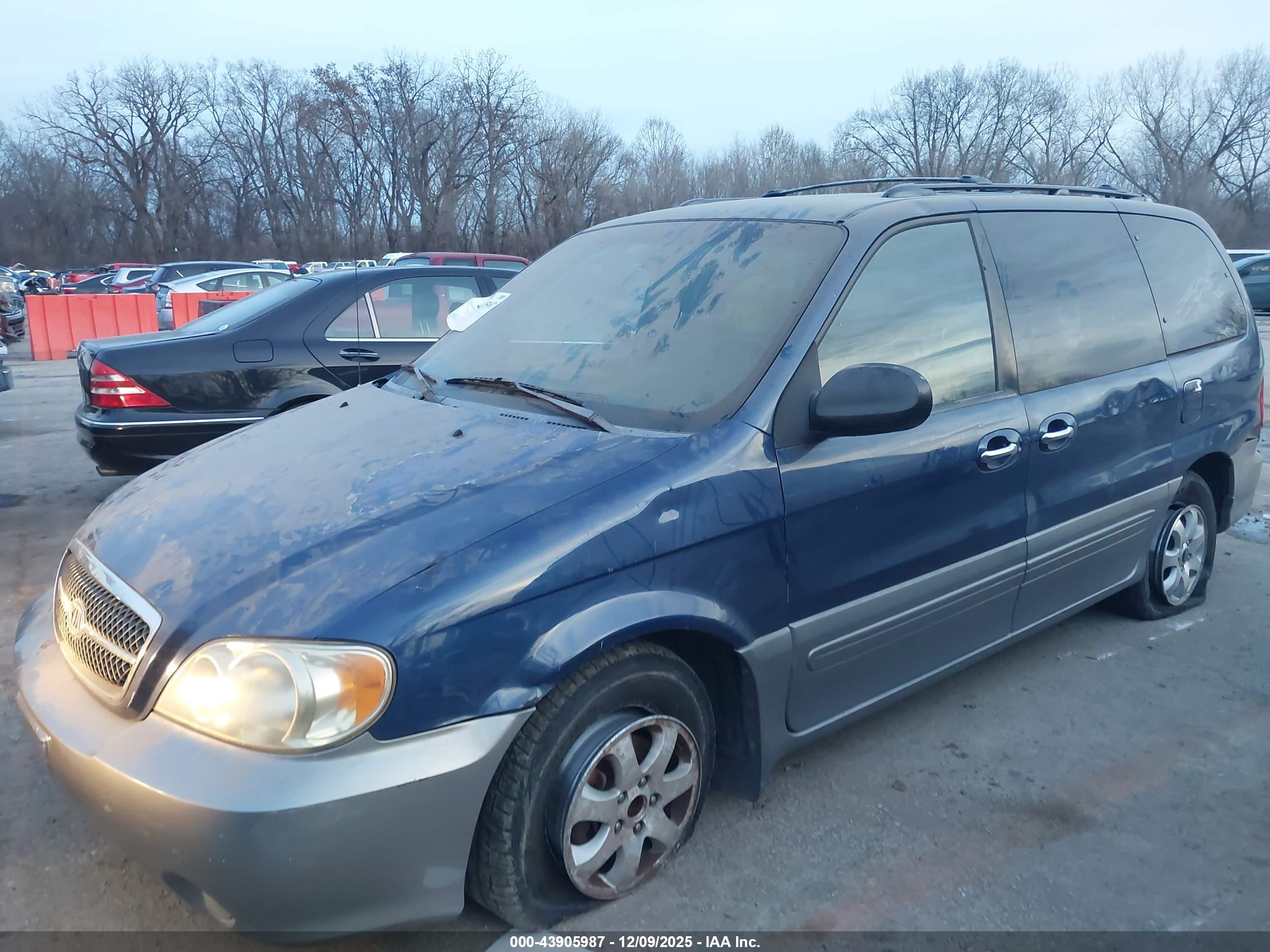 KIA SEDONA image 2