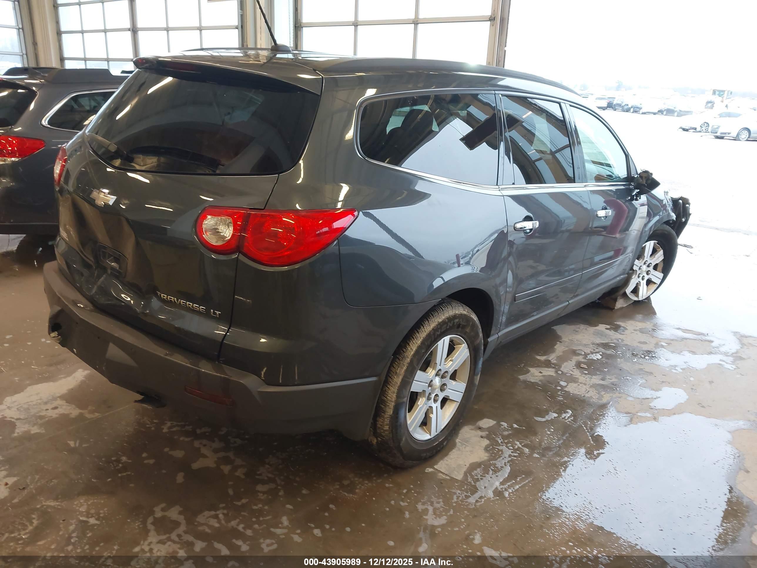 CHEVROLET TRAVERSE image 4