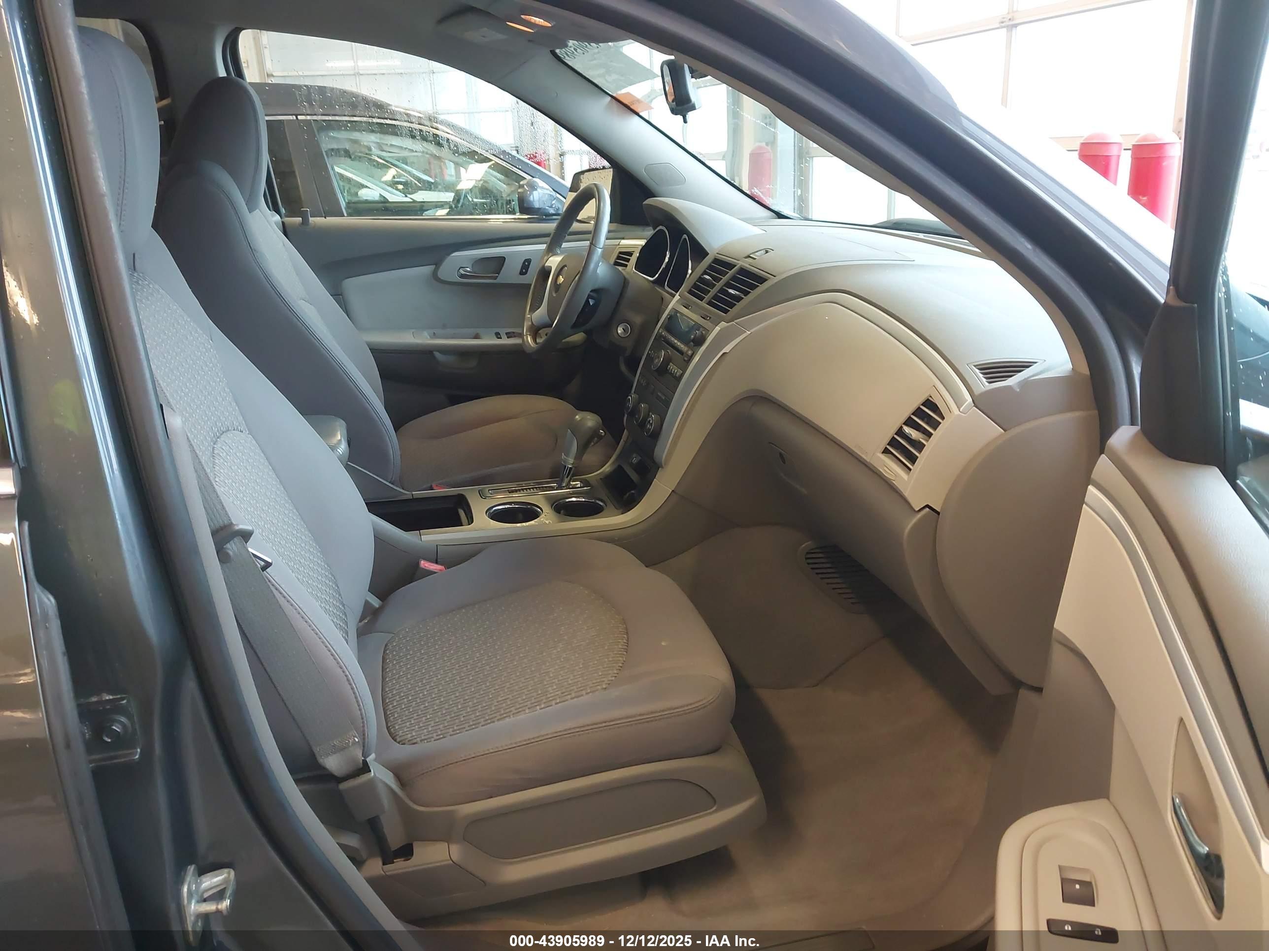 CHEVROLET TRAVERSE image 5