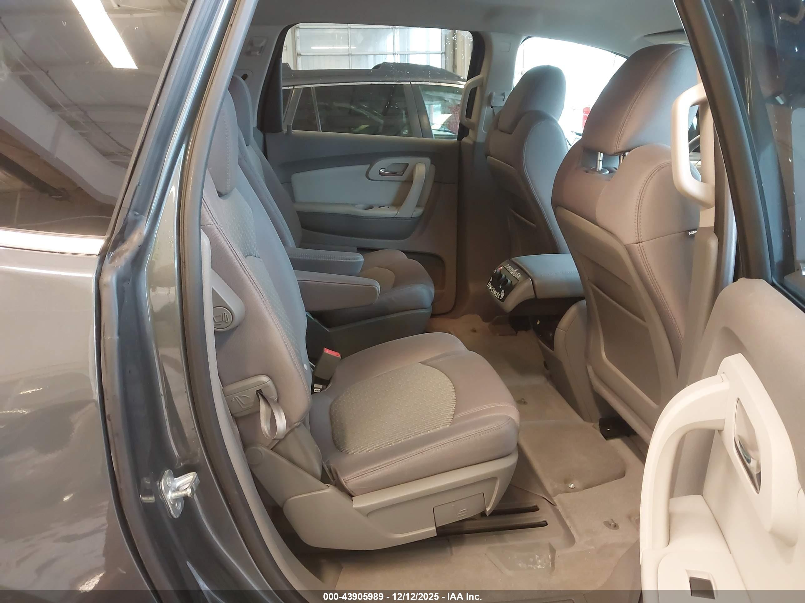 CHEVROLET TRAVERSE image 8