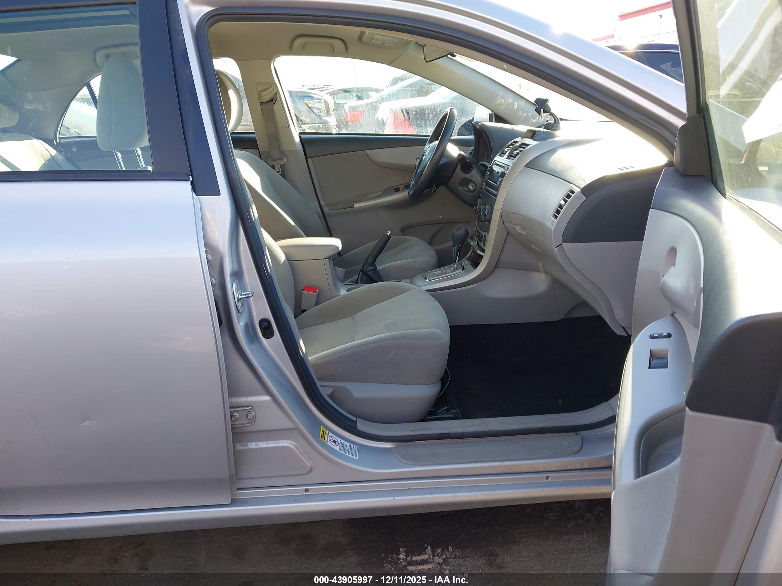TOYOTA COROLLA image 5