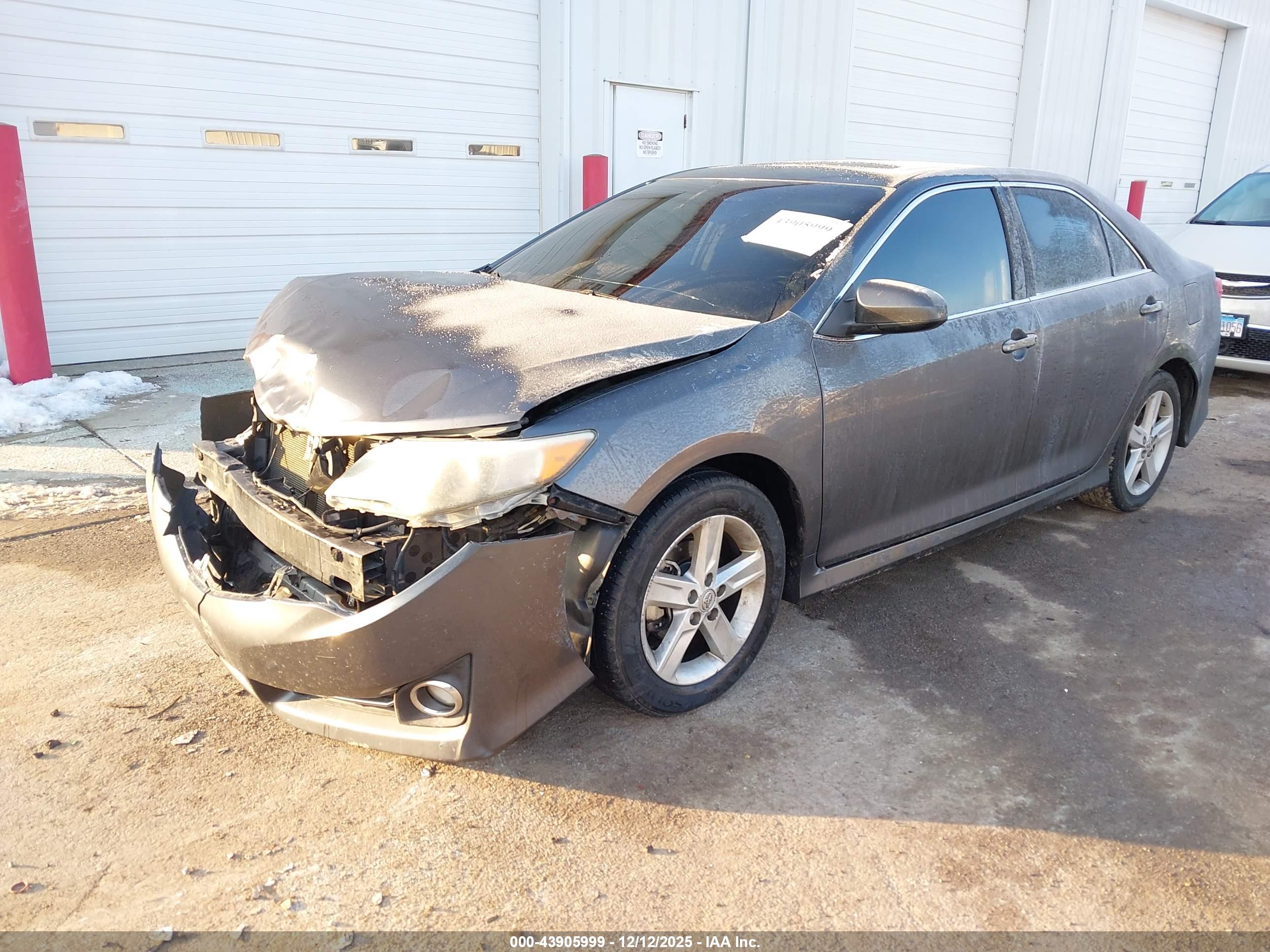 TOYOTA CAMRY image 2