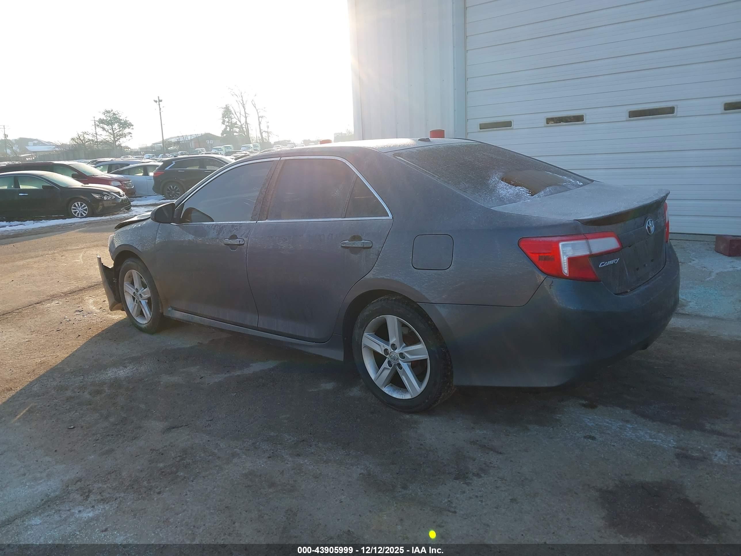 TOYOTA CAMRY image 3