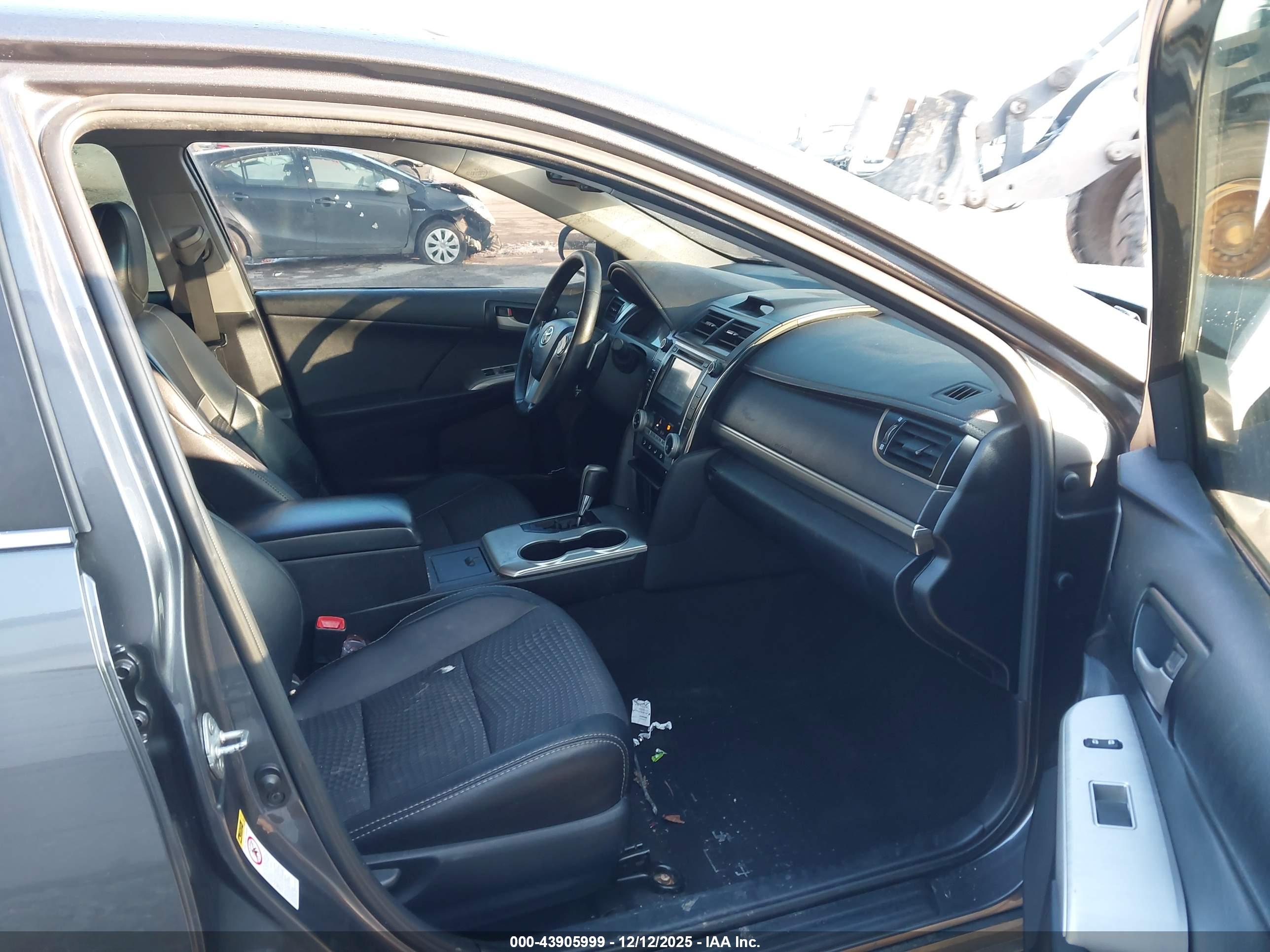 TOYOTA CAMRY image 5