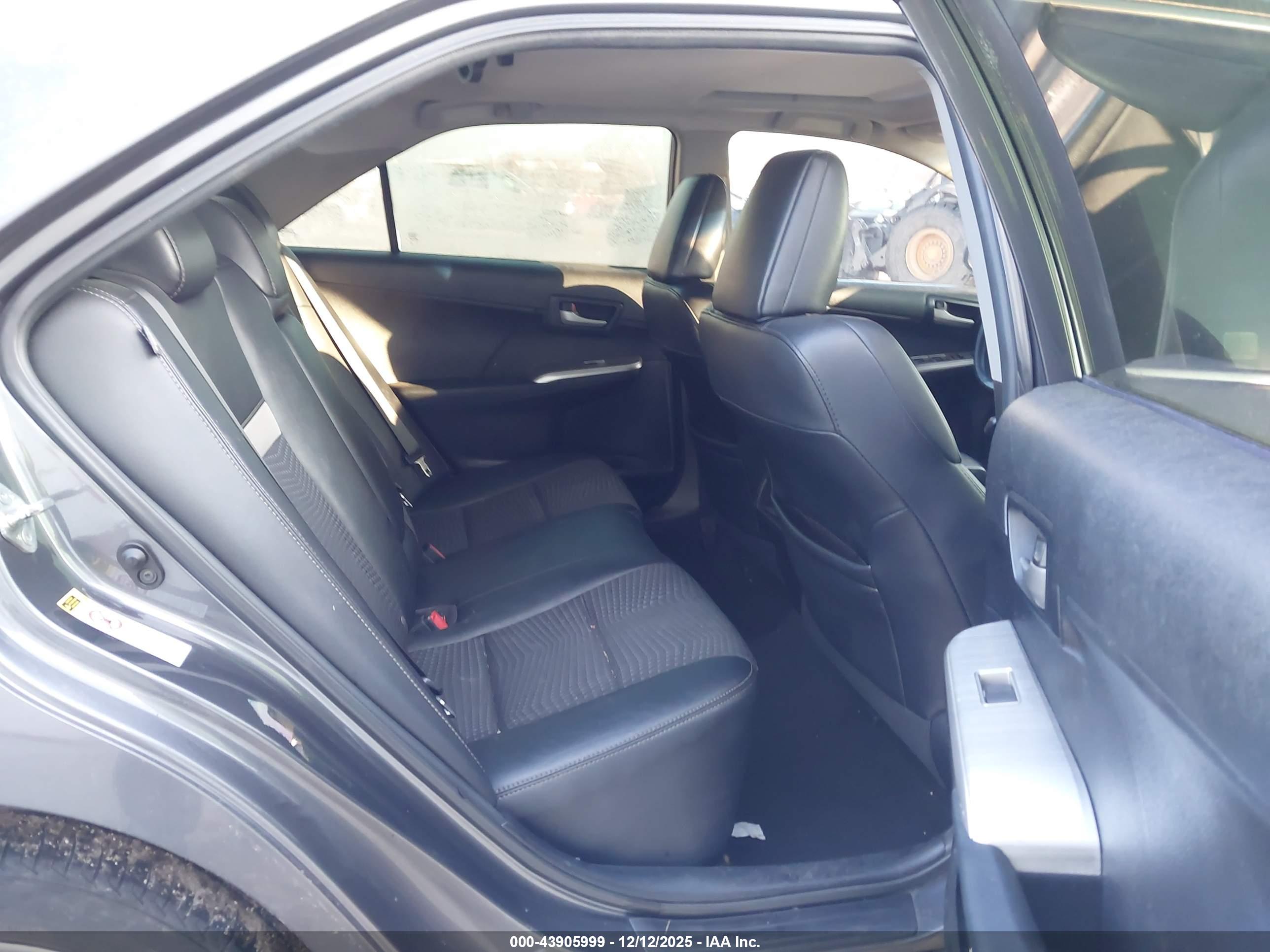 TOYOTA CAMRY image 8