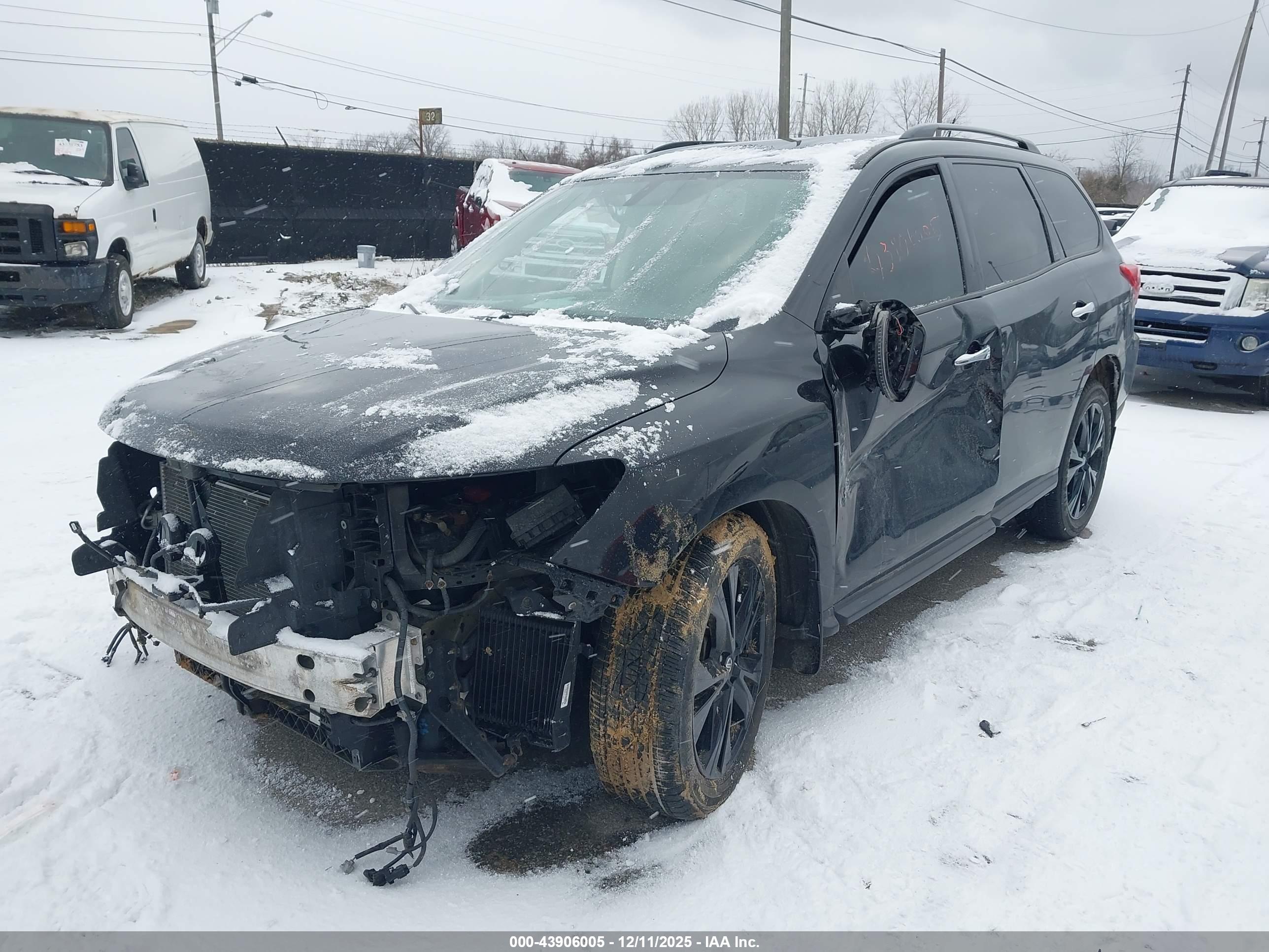 NISSAN PATHFINDER image 2