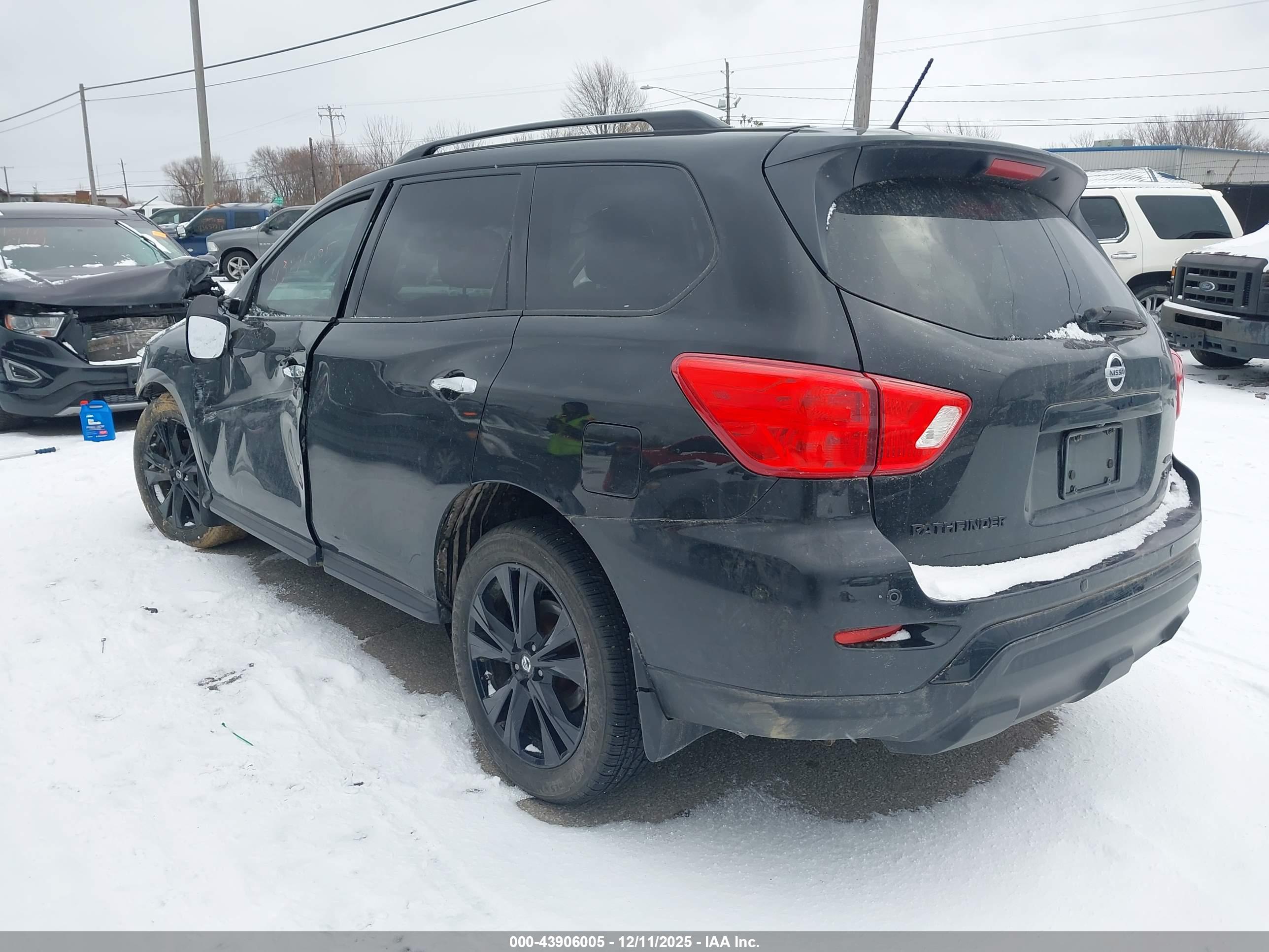 NISSAN PATHFINDER image 3