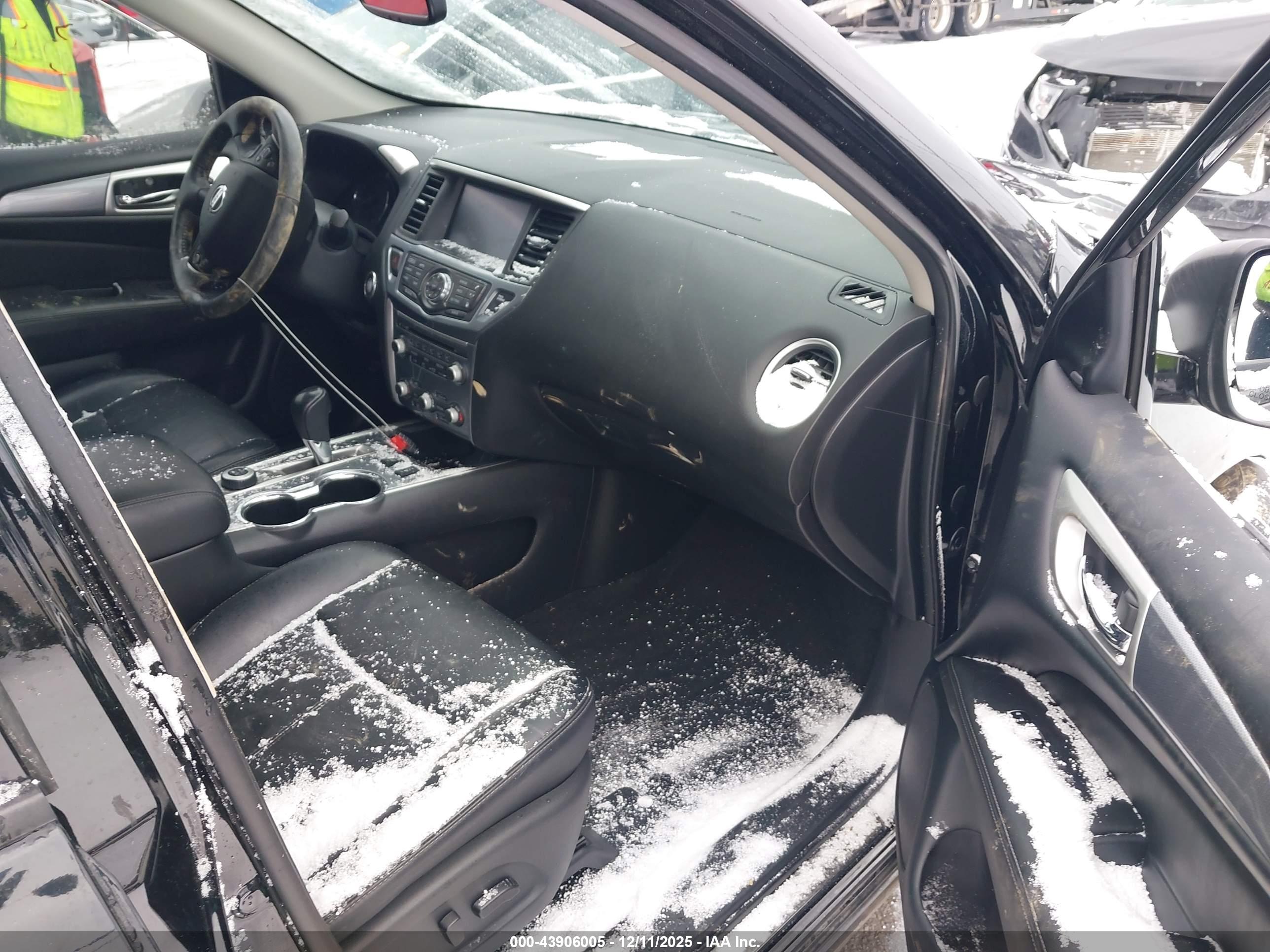 NISSAN PATHFINDER image 5