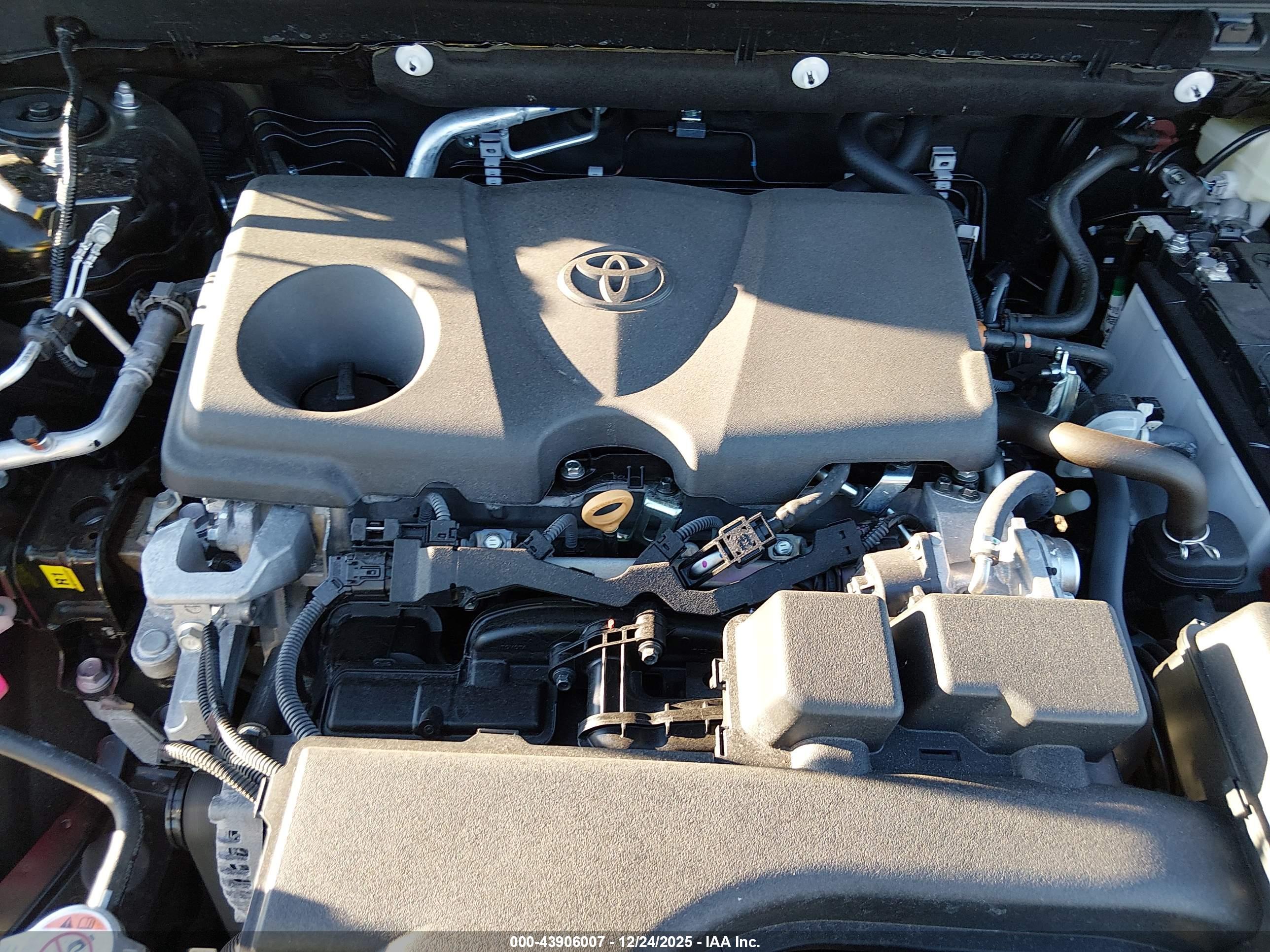 TOYOTA RAV4 image 10