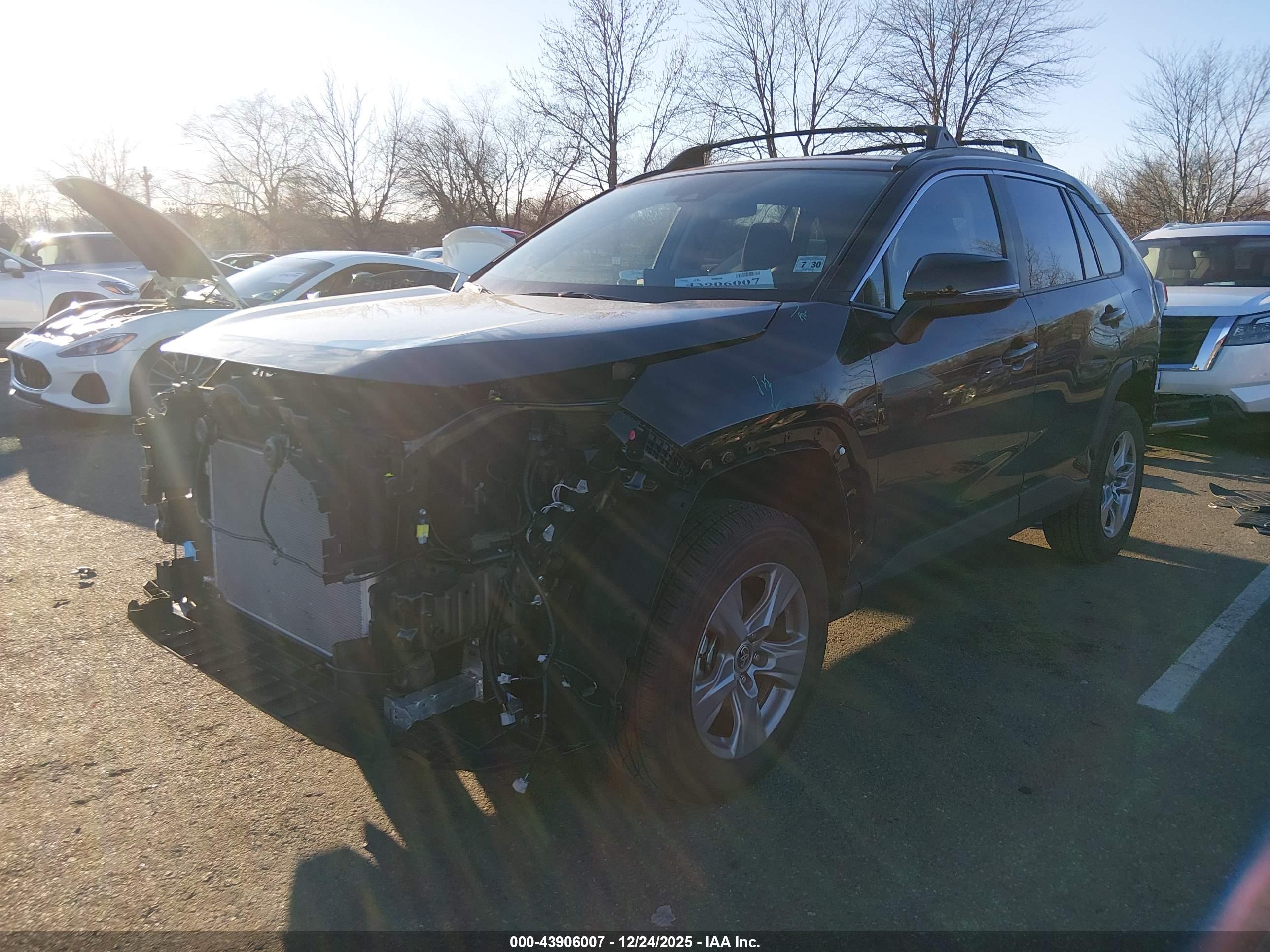 TOYOTA RAV4 image 2