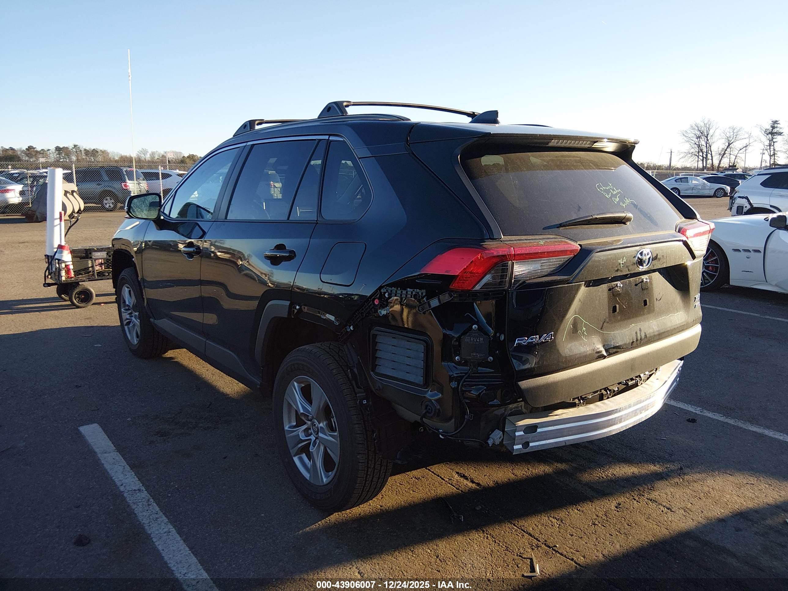 TOYOTA RAV4 image 3