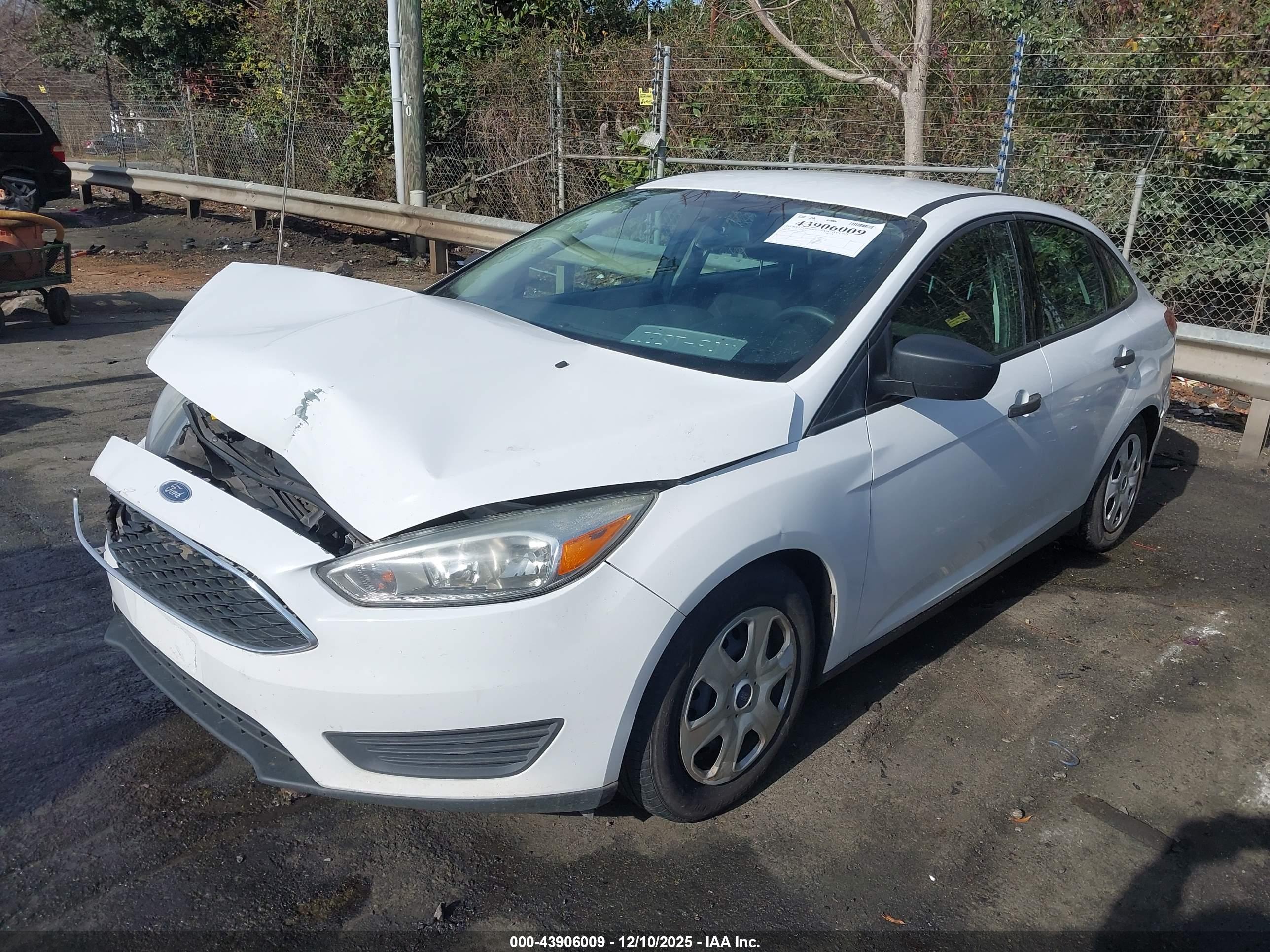 FORD FOCUS image 2