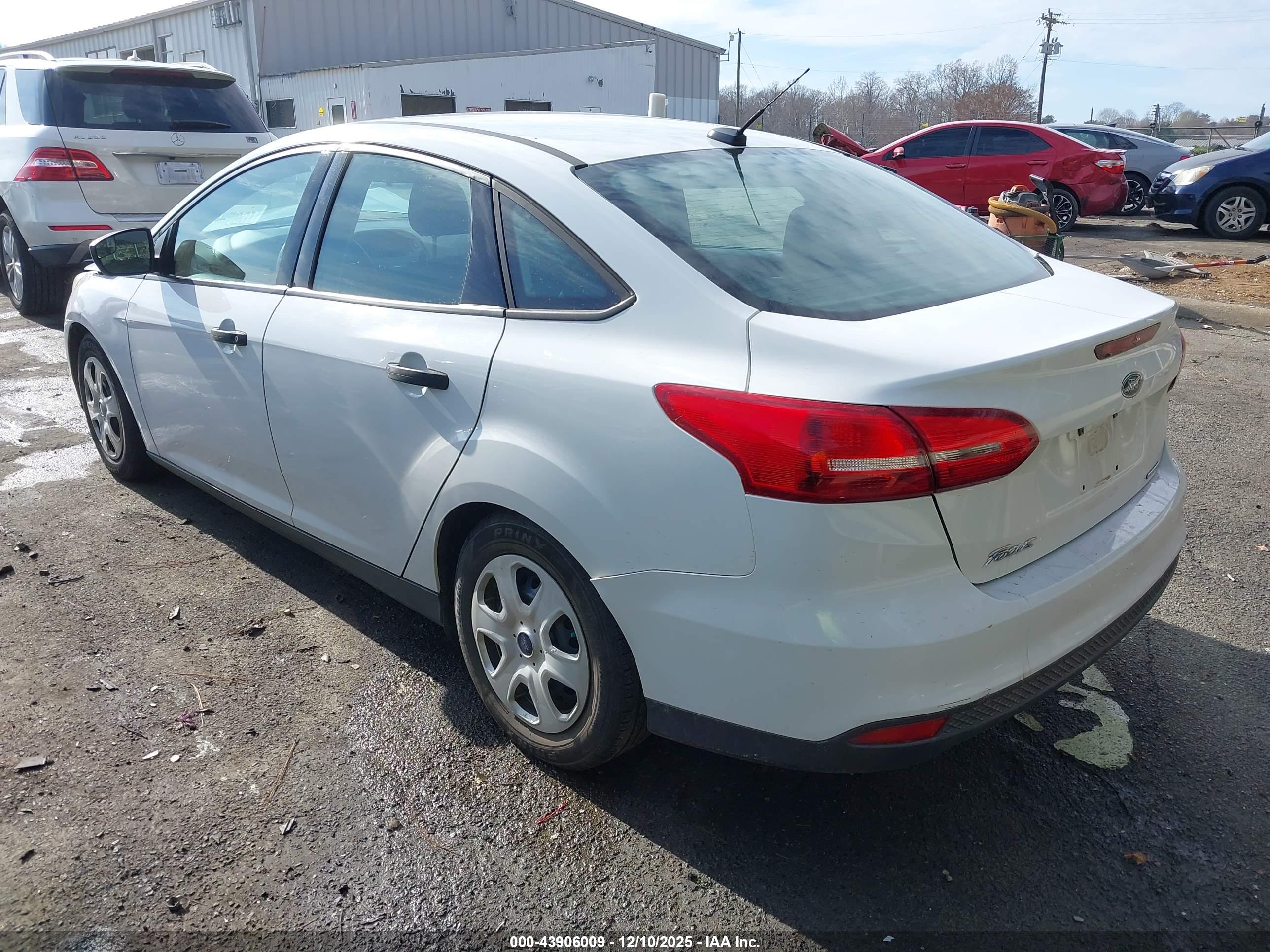 FORD FOCUS image 3