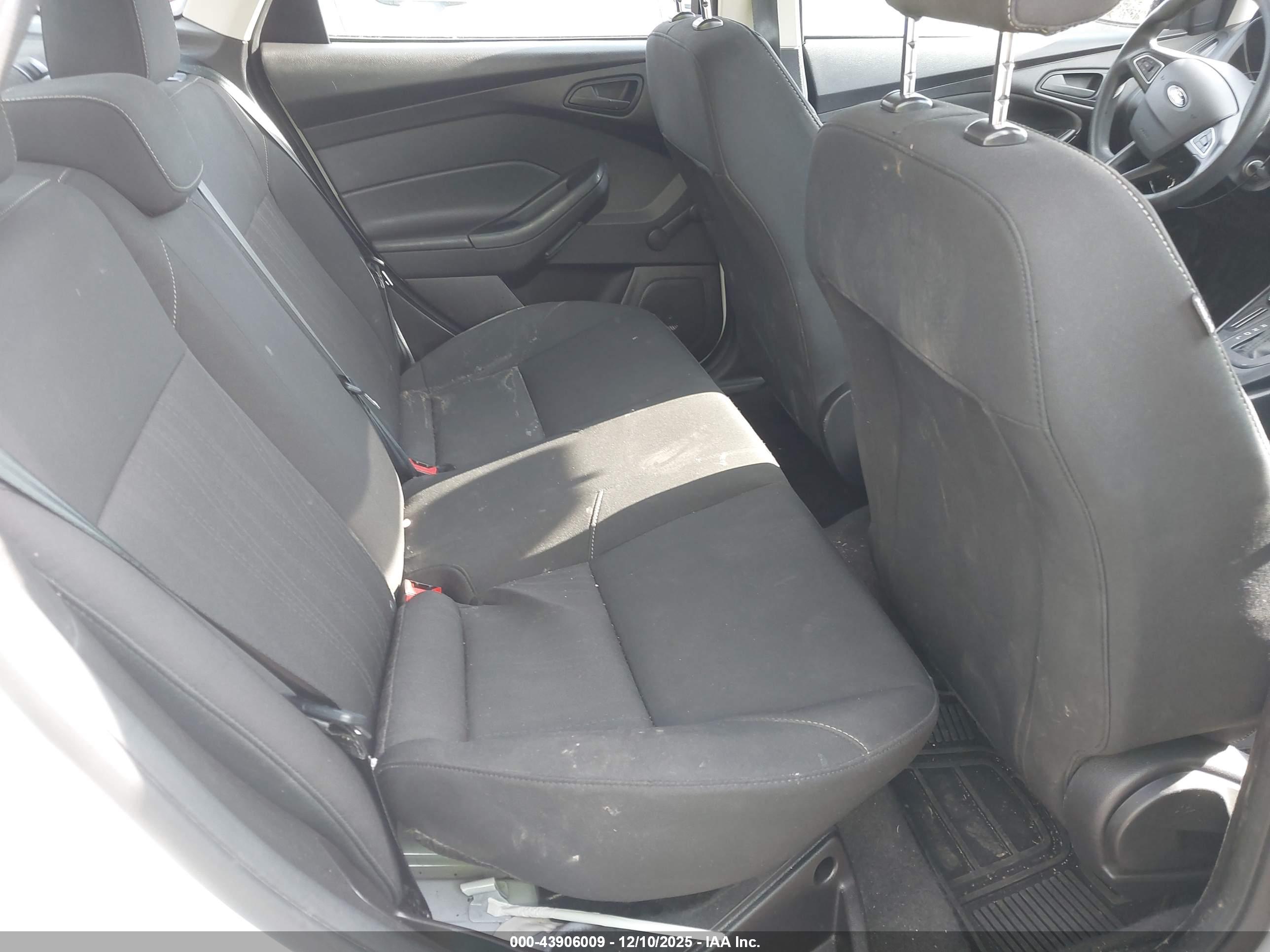 FORD FOCUS image 8