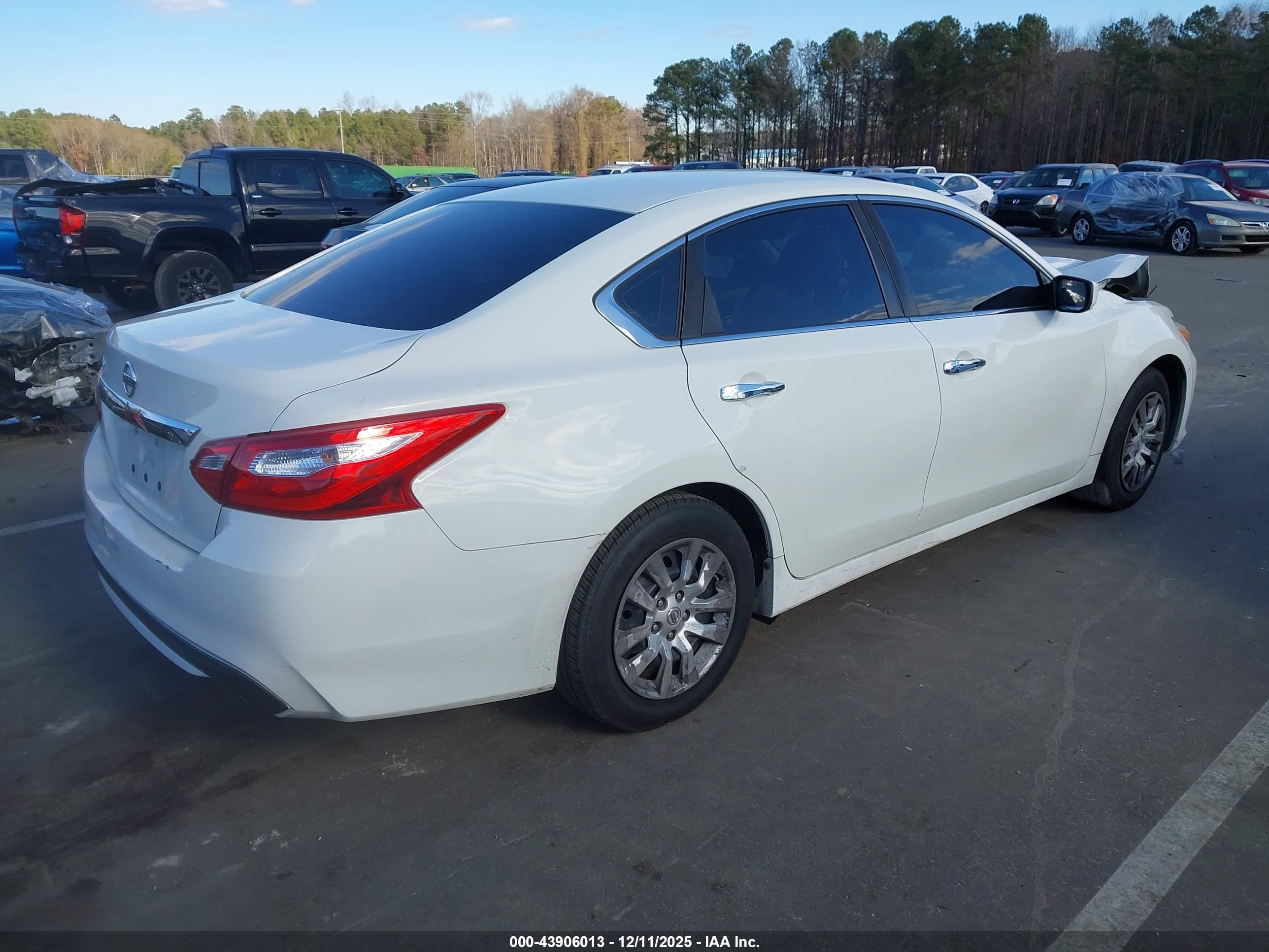 NISSAN ALTIMA image 4