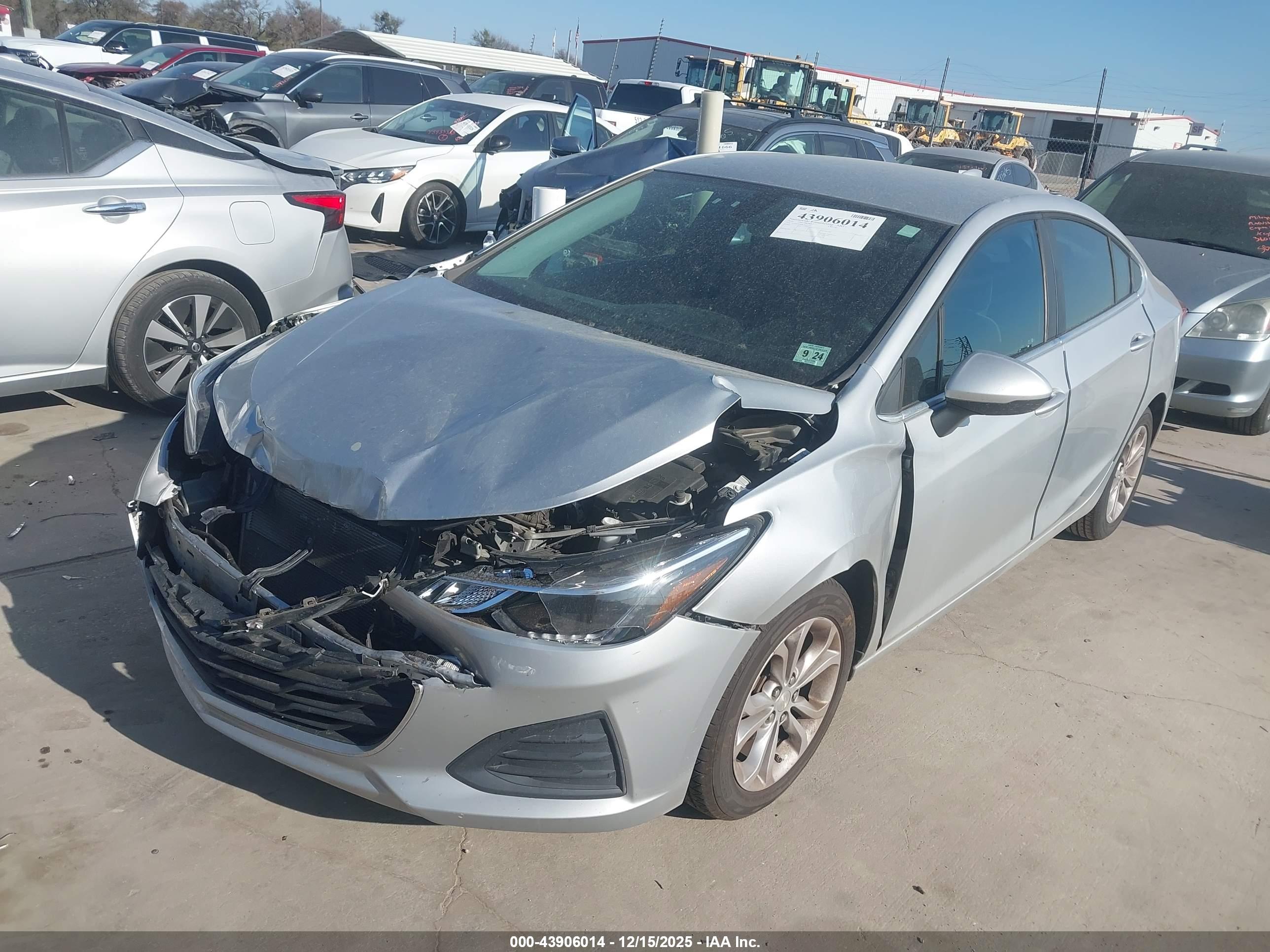 CHEVROLET CRUZE image 2
