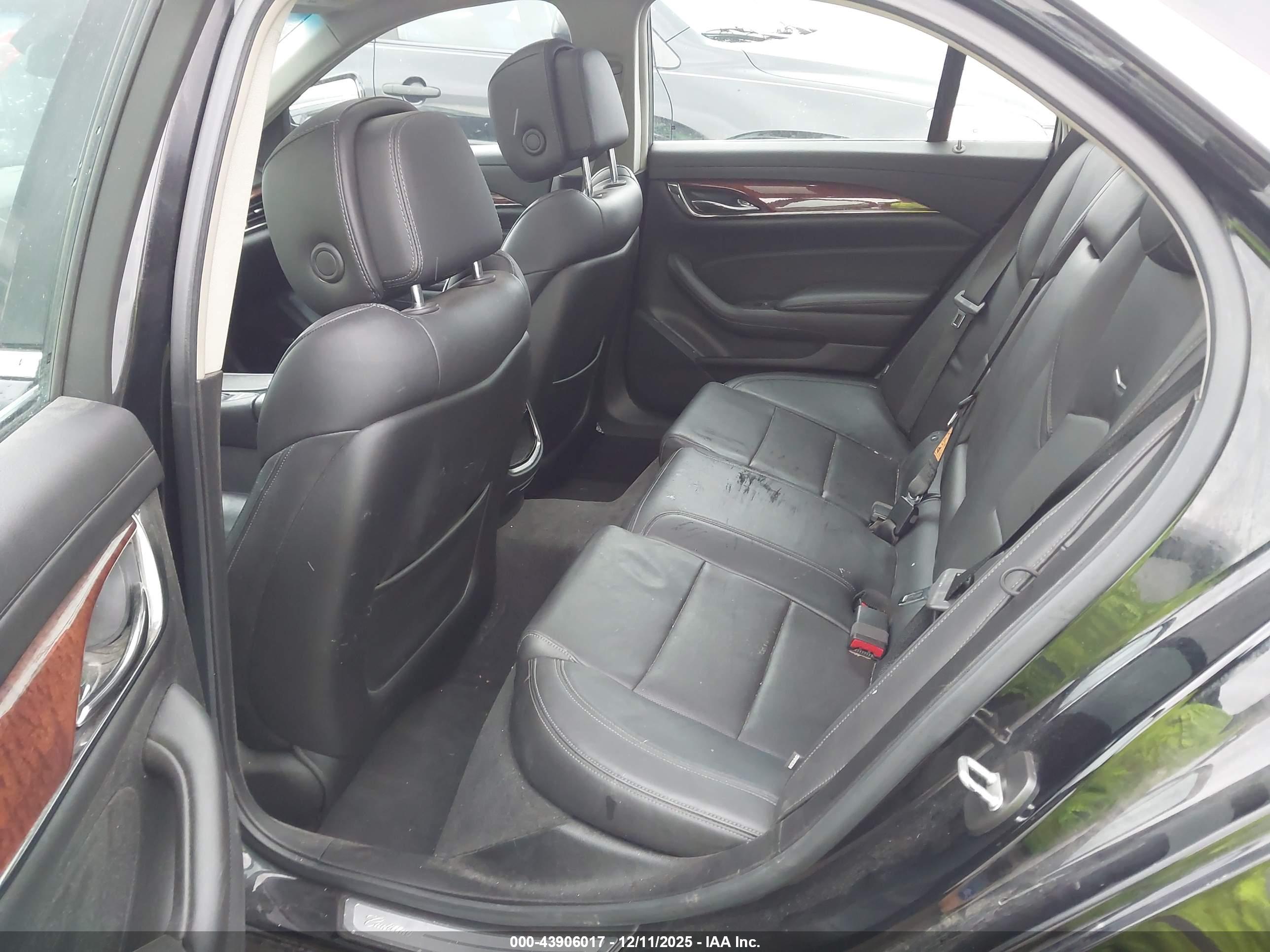 CADILLAC CTS image 8