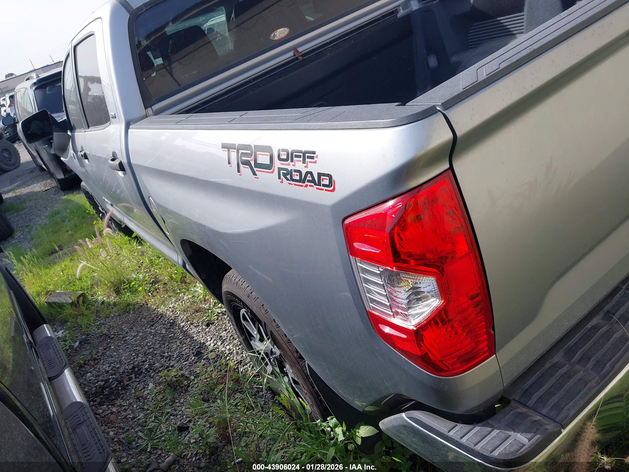 TOYOTA TUNDRA image 3