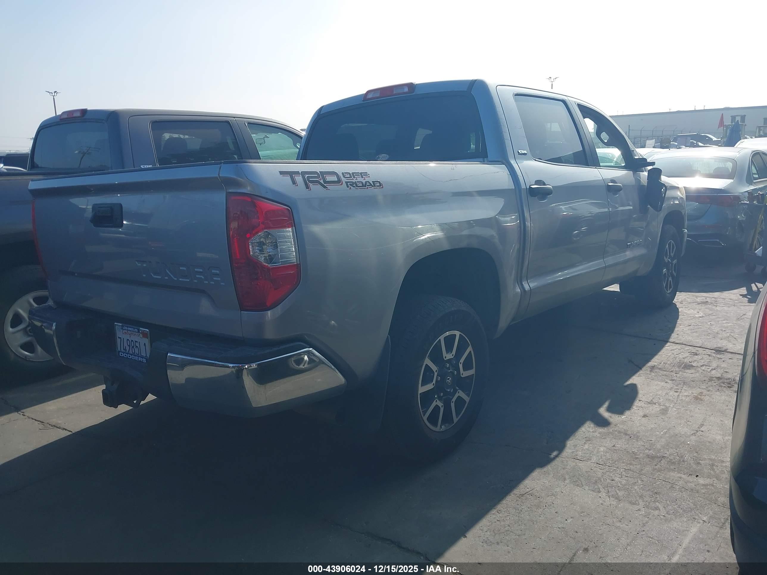 TOYOTA TUNDRA image 4