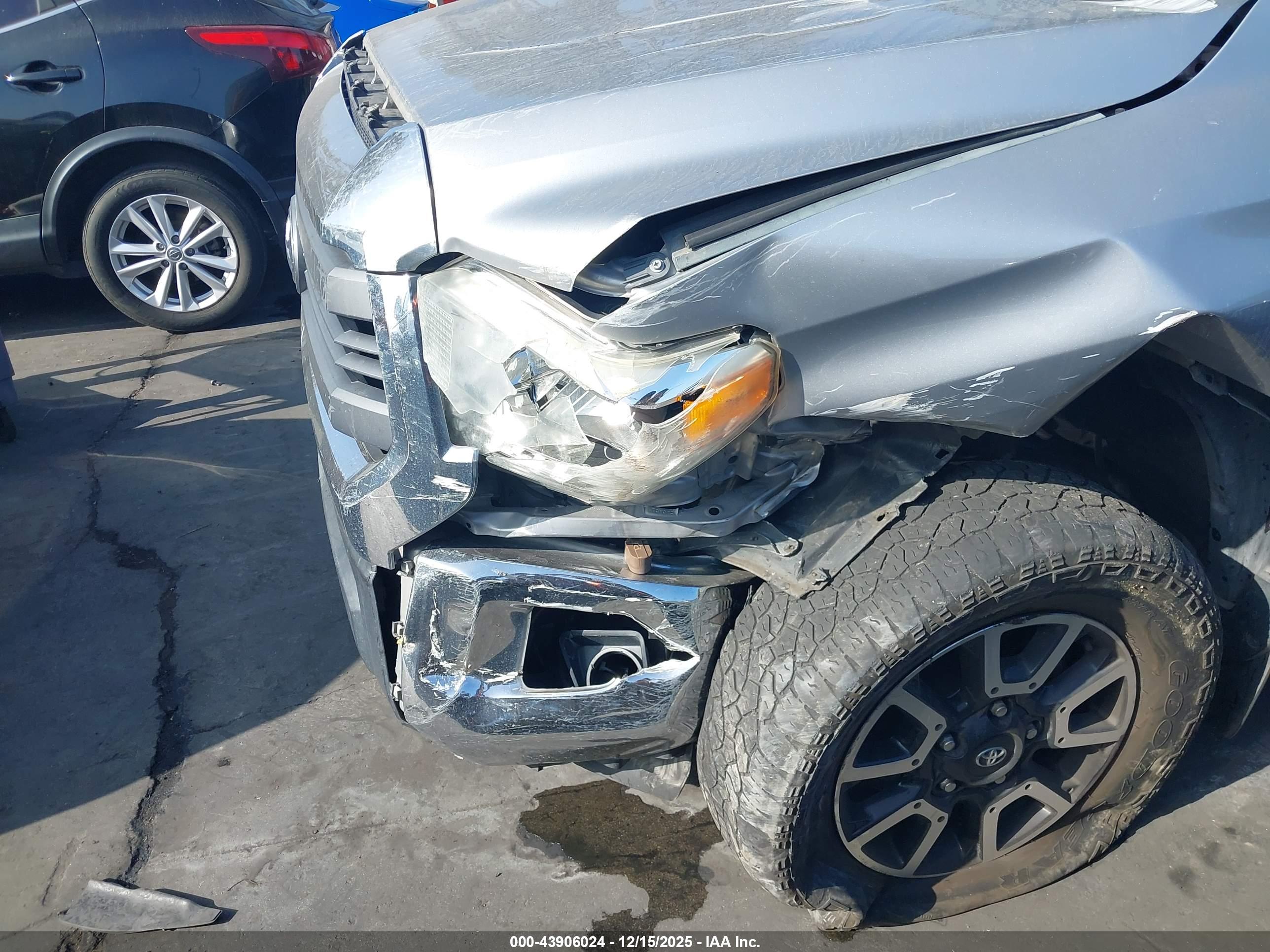 TOYOTA TUNDRA image 6