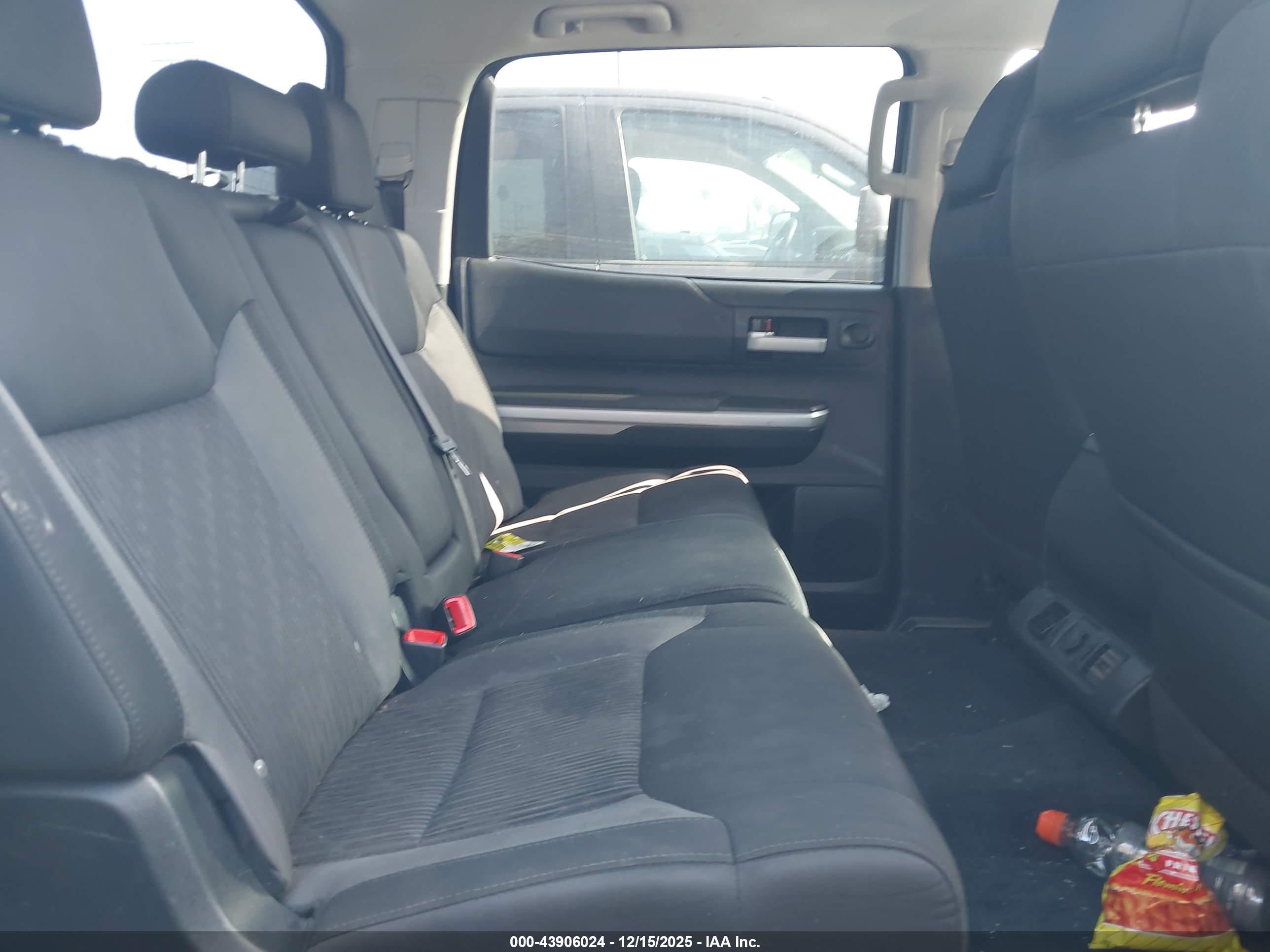 TOYOTA TUNDRA image 8