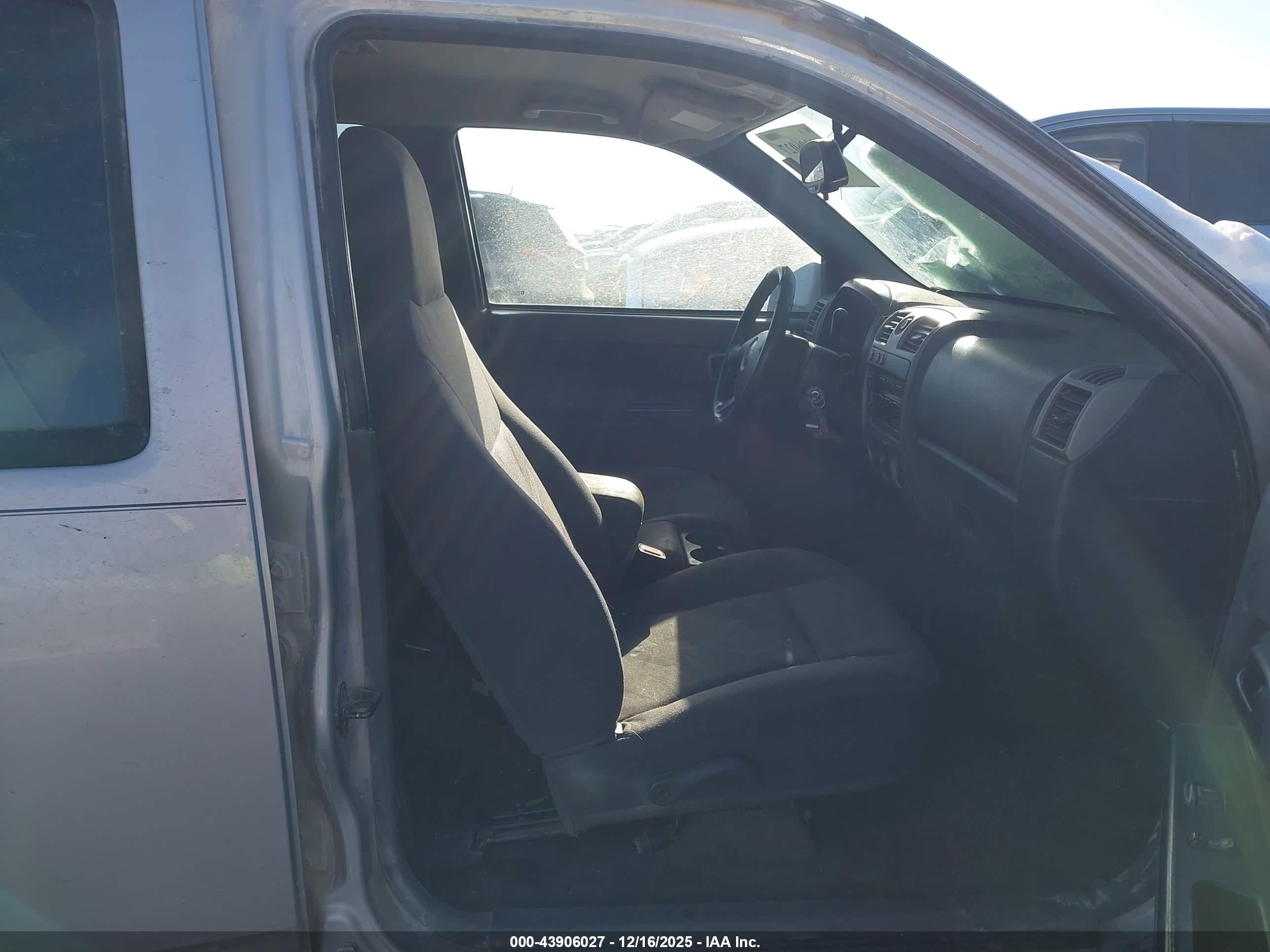 CHEVROLET COLORADO image 5