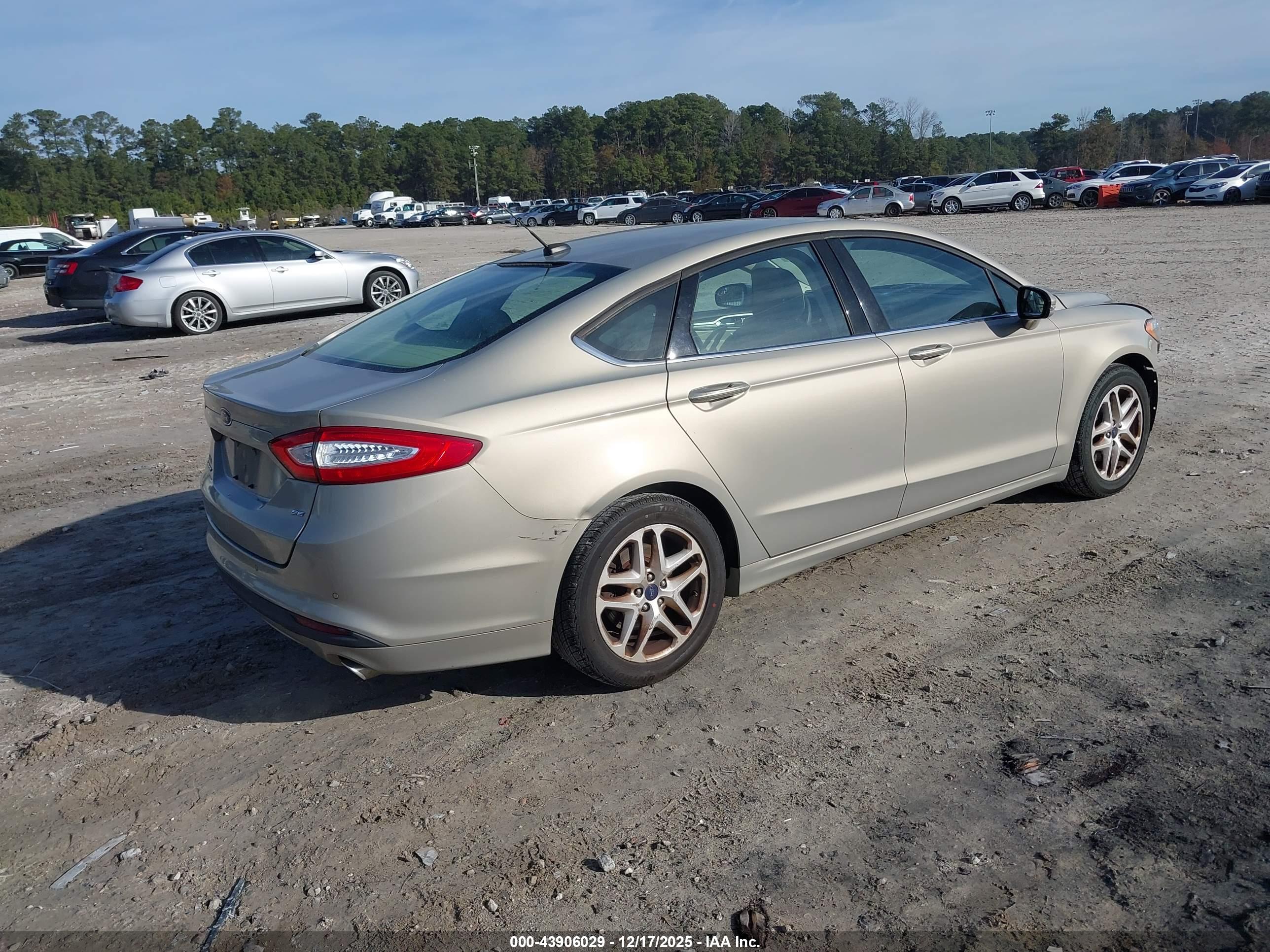 FORD FUSION image 4