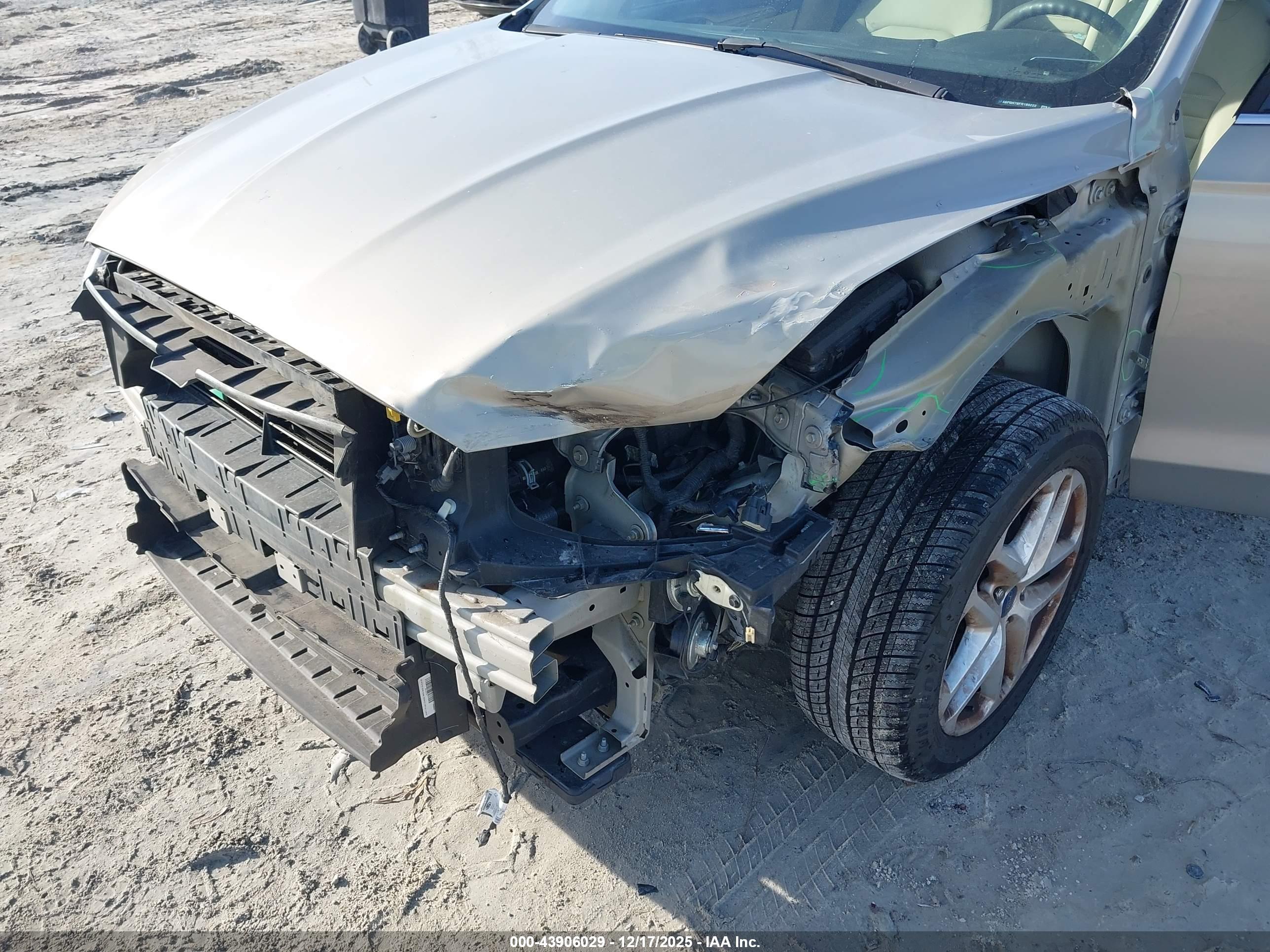 FORD FUSION image 6