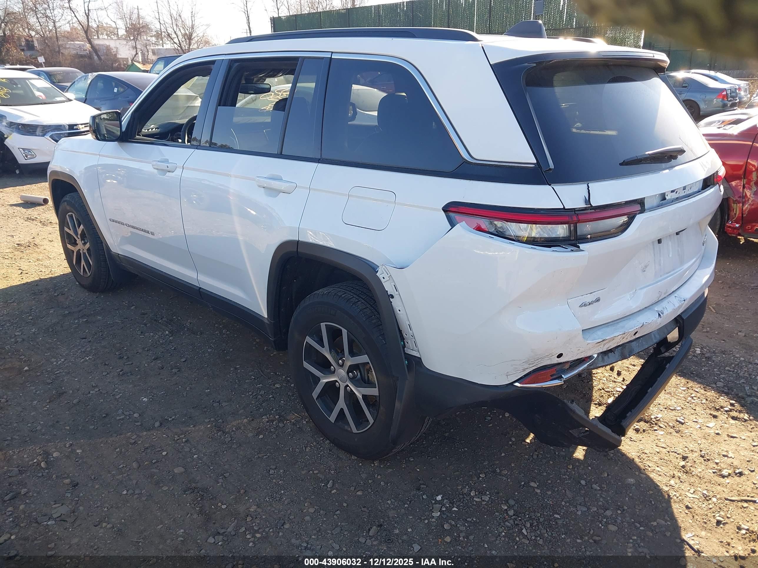 JEEP GRAND image 3