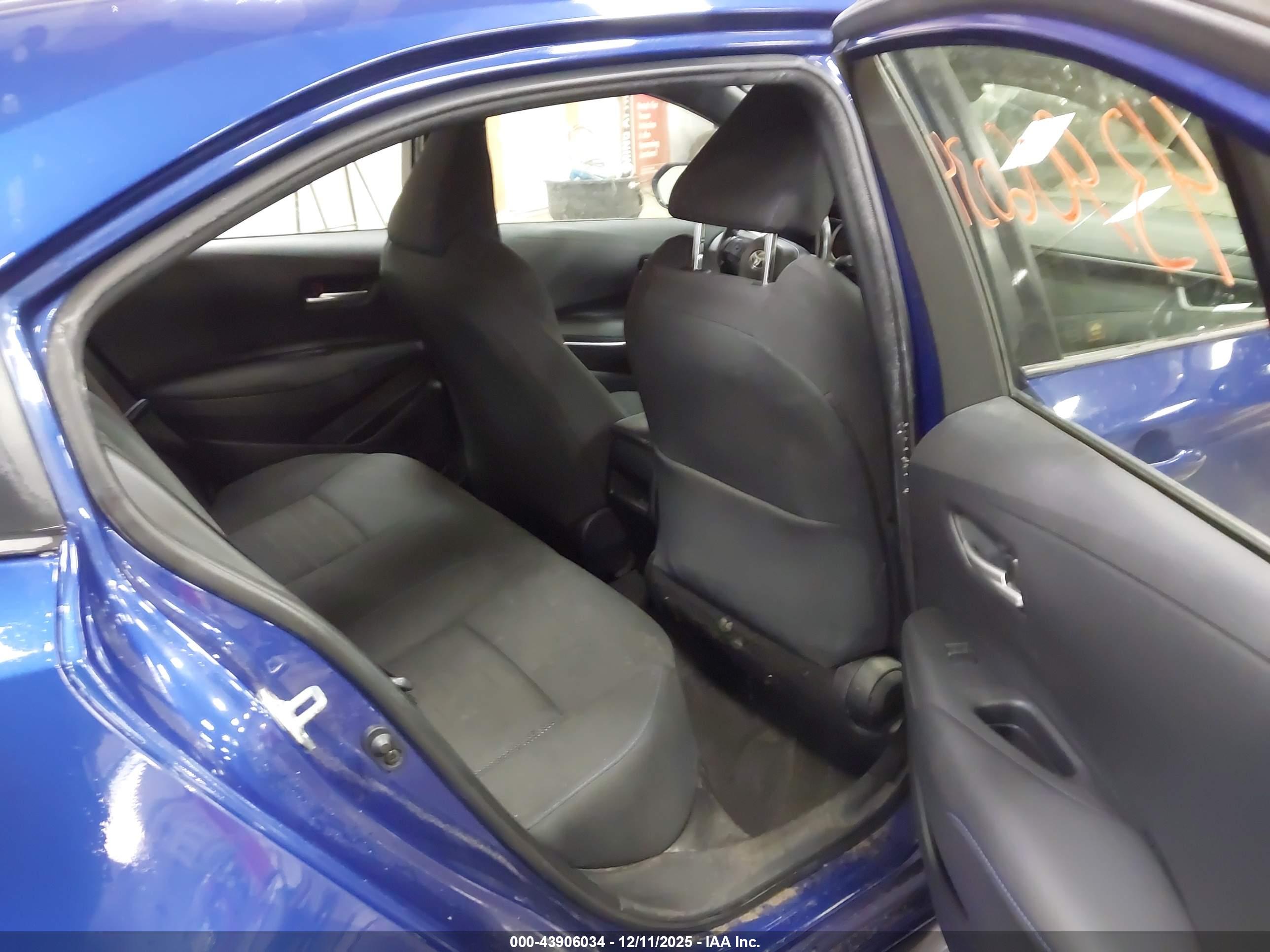 TOYOTA COROLLA image 8