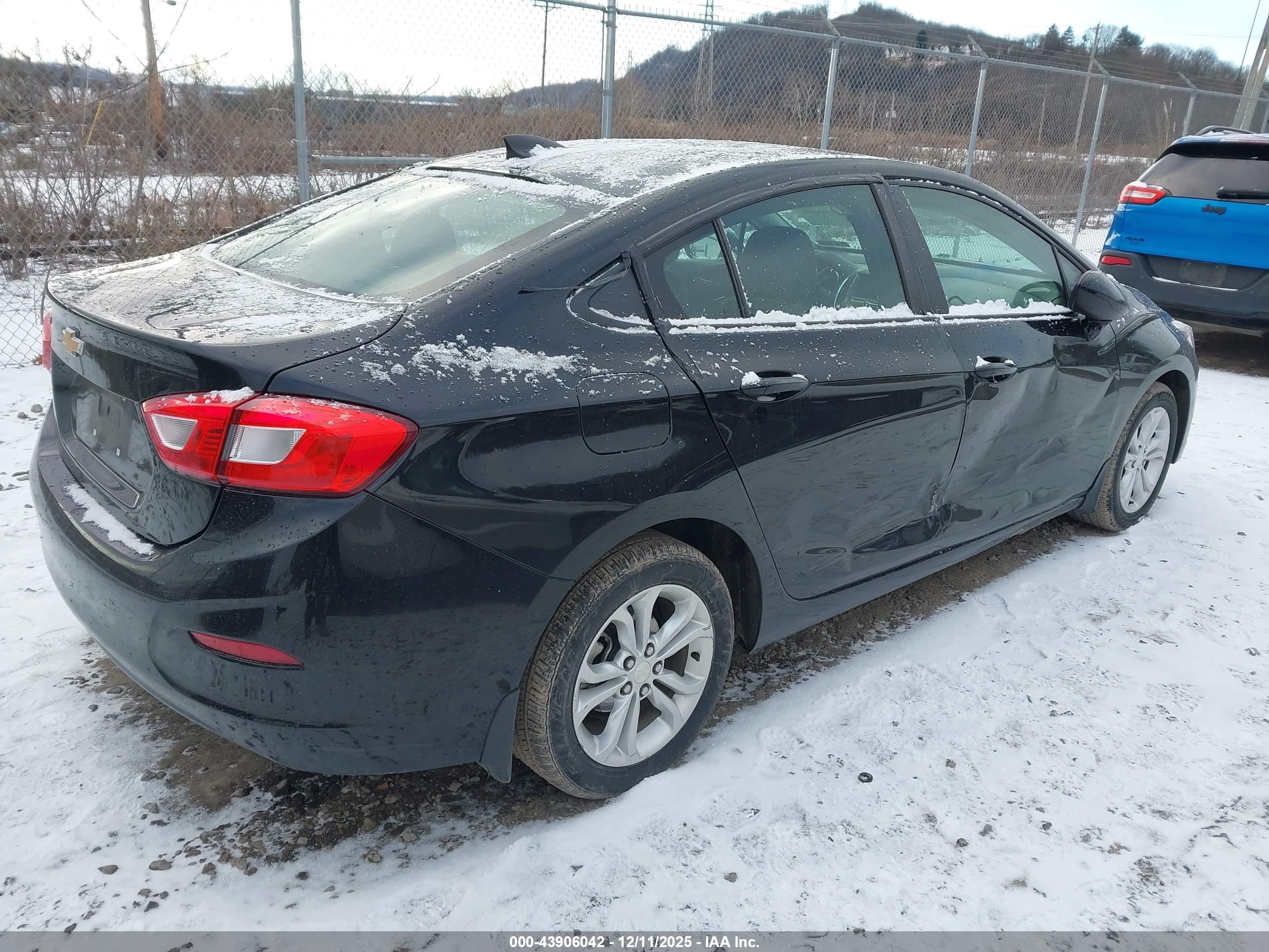 CHEVROLET CRUZE image 4