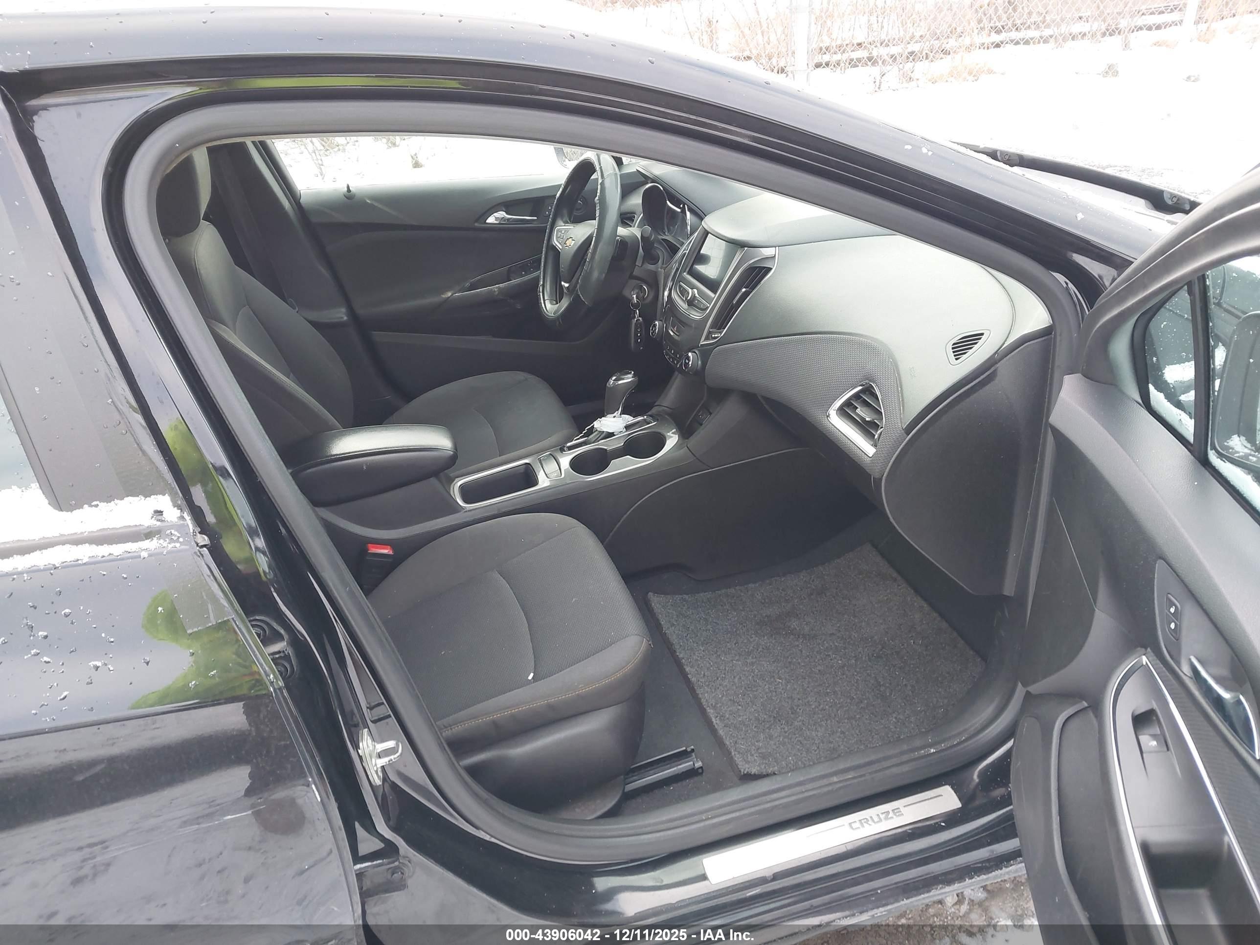 CHEVROLET CRUZE image 5