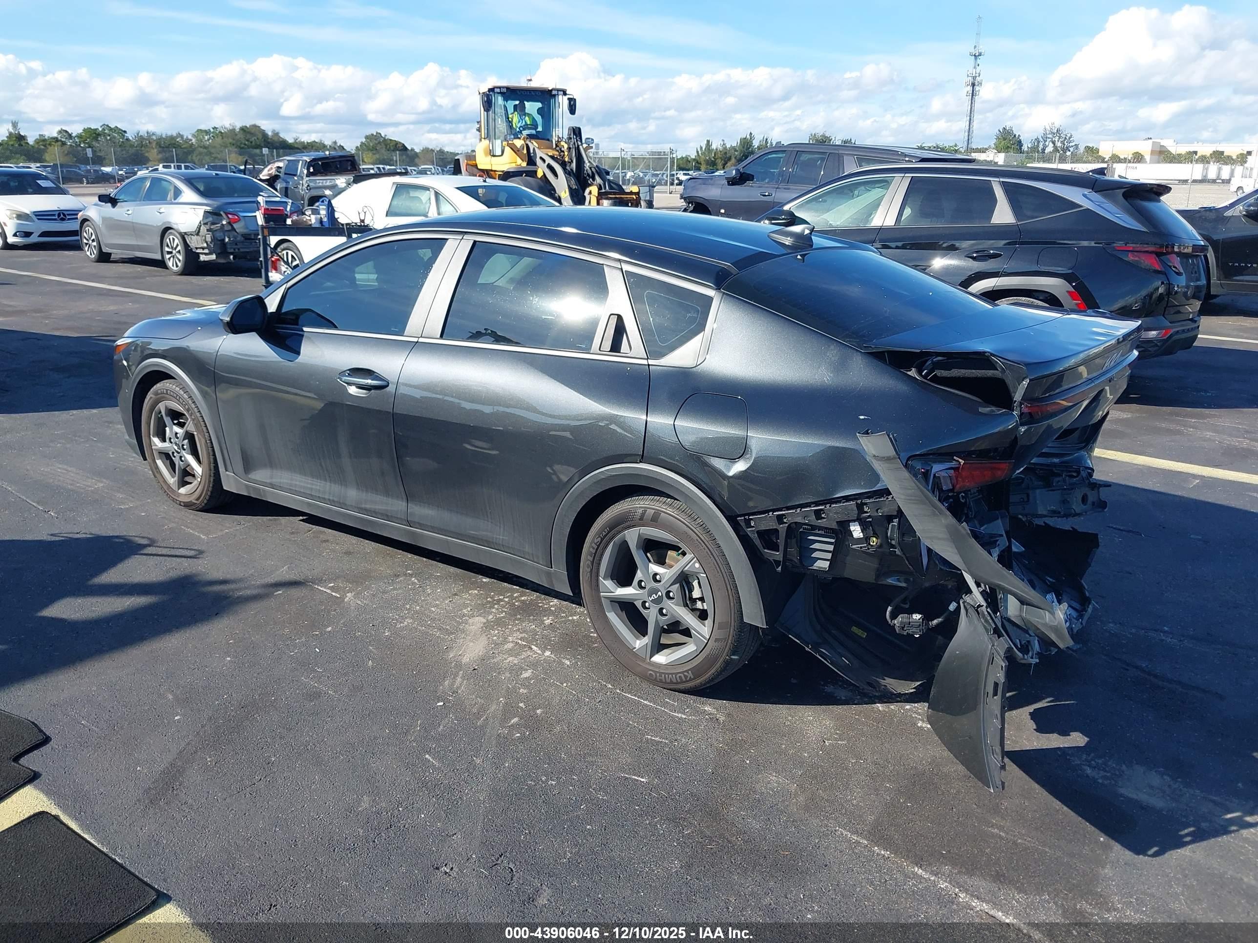 KIA K4 image 3
